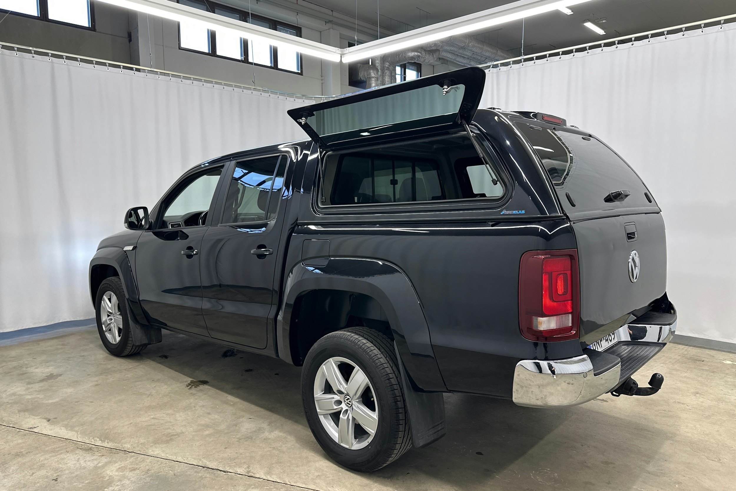 musta Volkswagen Amarok 2019 kuva 23.