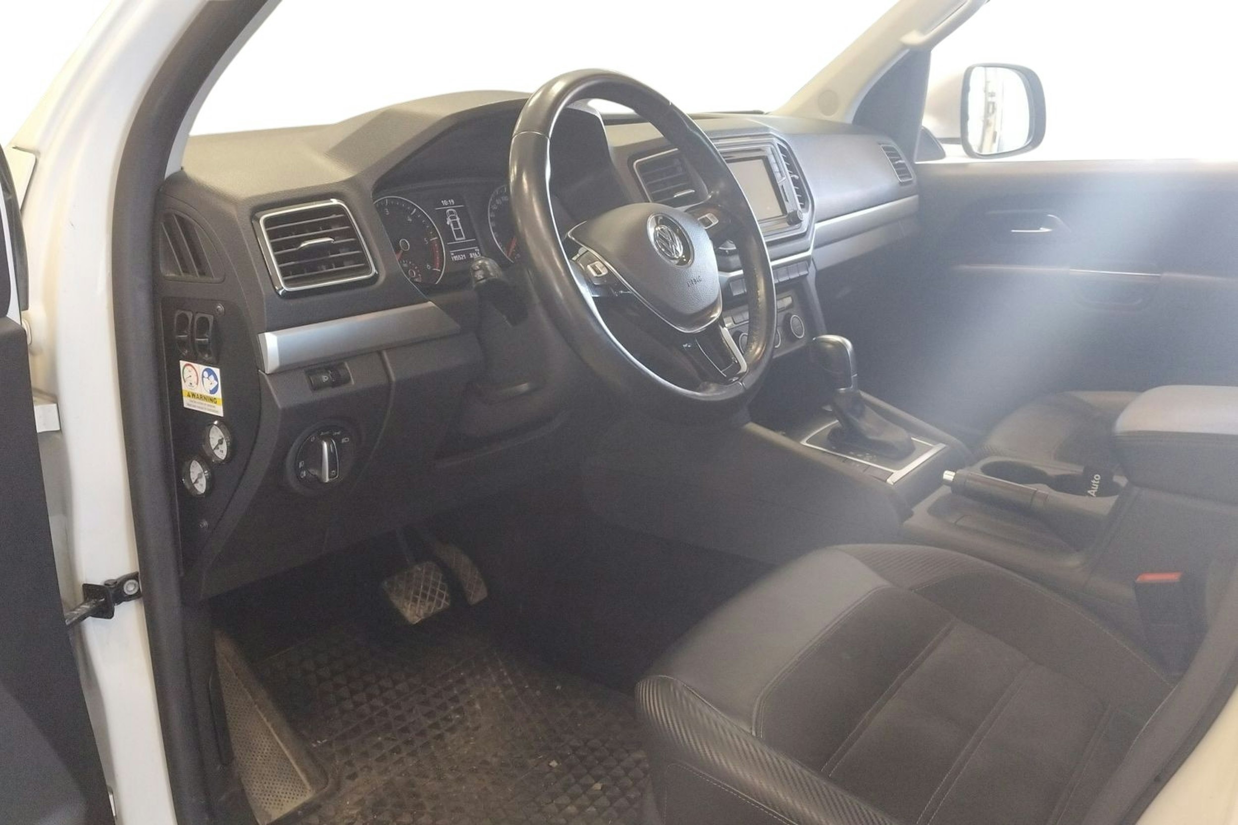 valkoinen Volkswagen Amarok 2019 kuva 3.