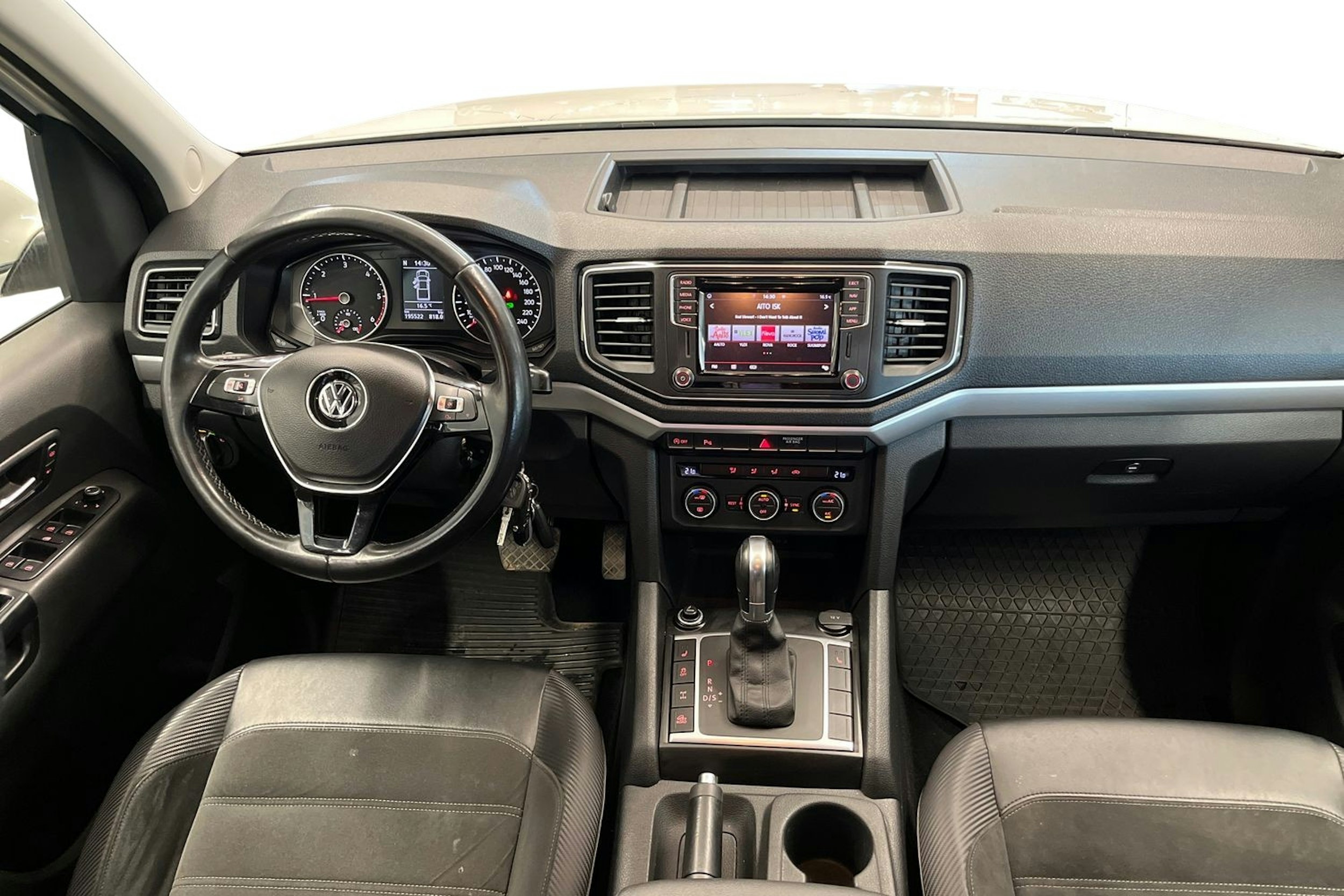 valkoinen Volkswagen Amarok 2019 kuva 9.