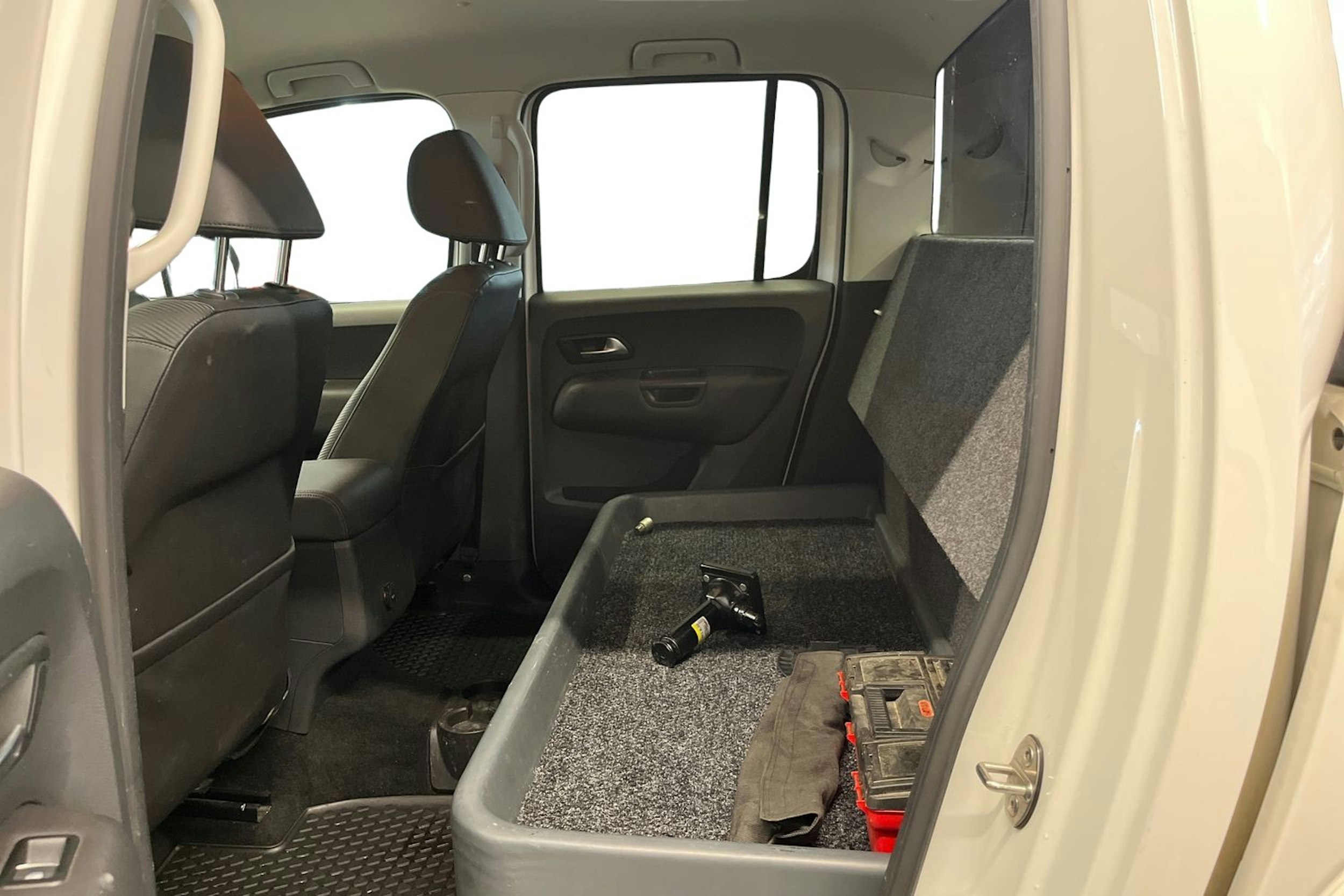 valkoinen Volkswagen Amarok 2019 kuva 10.
