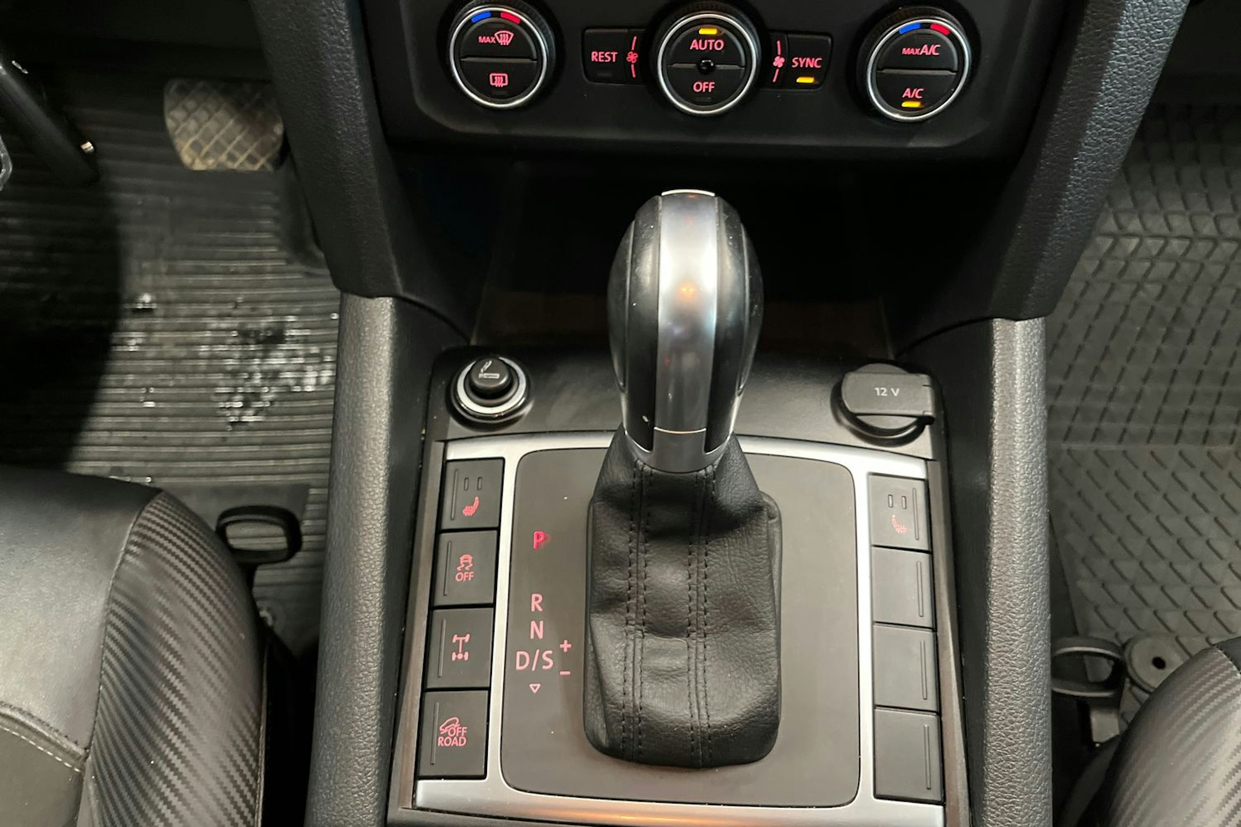valkoinen Volkswagen Amarok 2019 kuva 13.