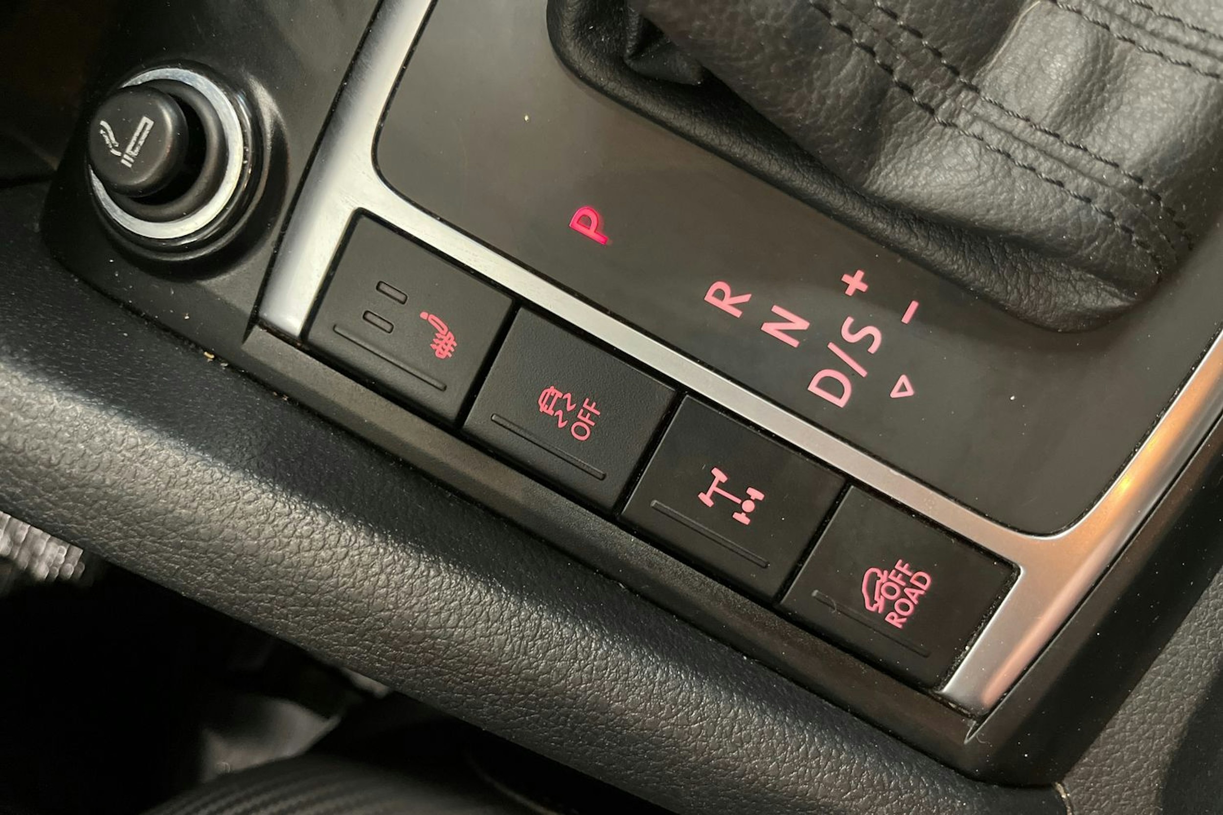 valkoinen Volkswagen Amarok 2019 kuva 14.