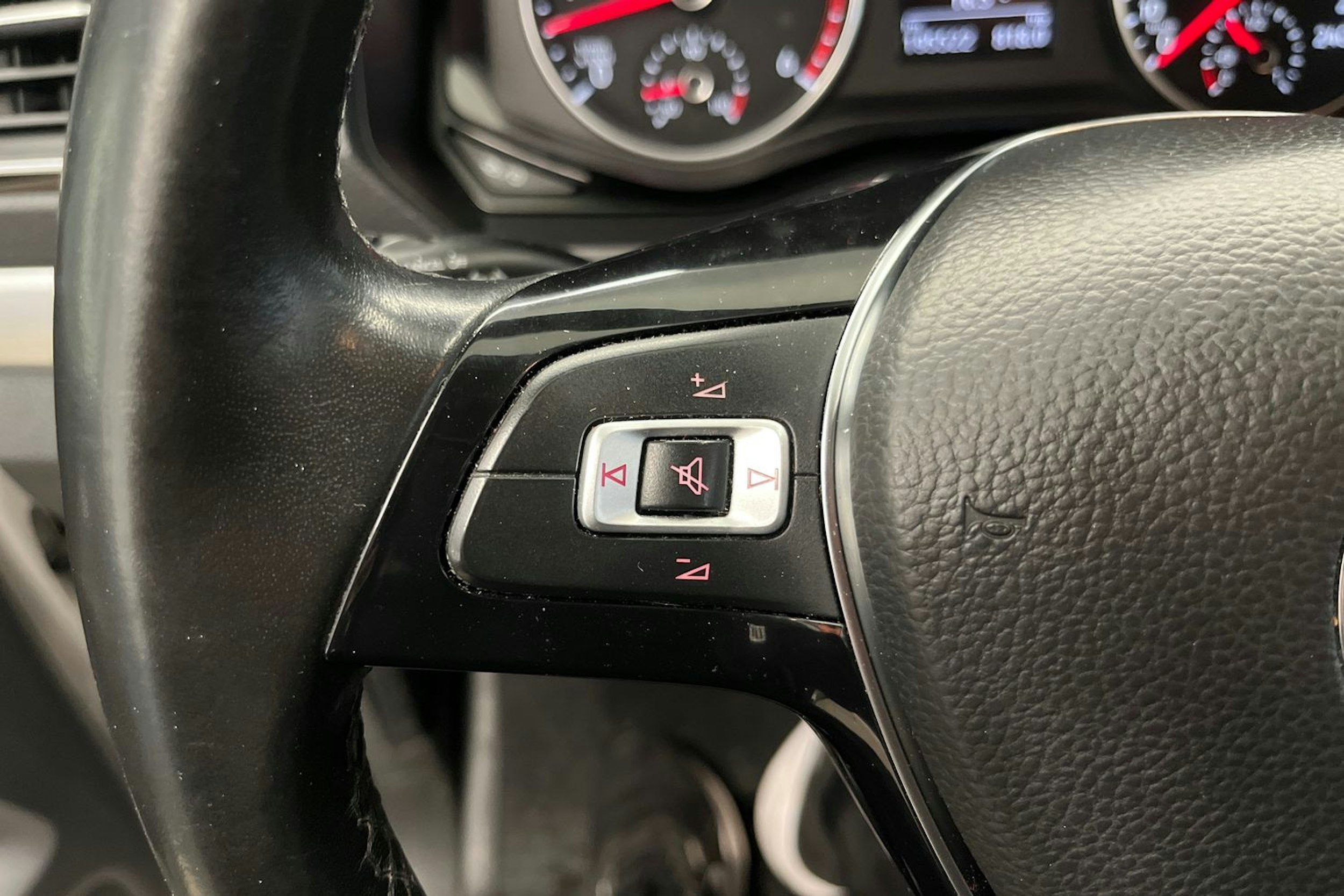 valkoinen Volkswagen Amarok 2019 kuva 20.