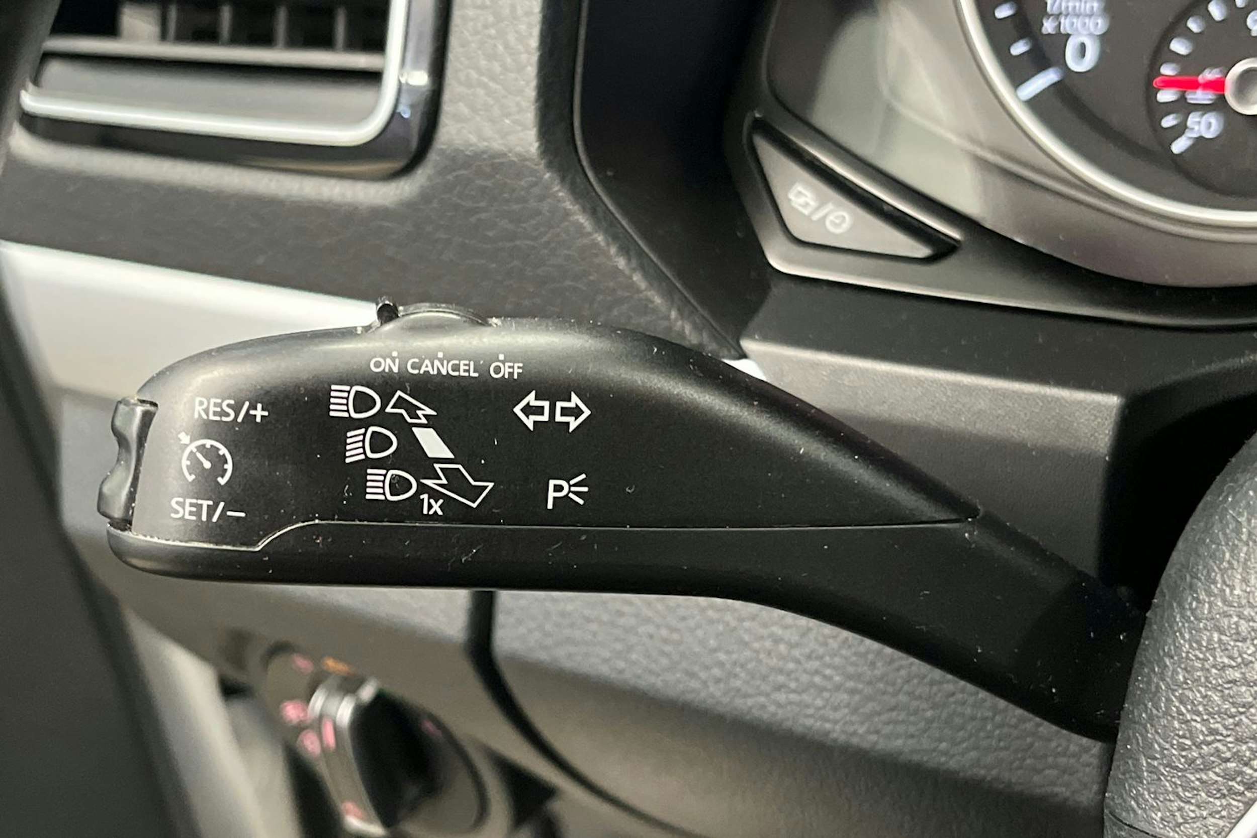 valkoinen Volkswagen Amarok 2019 kuva 22.