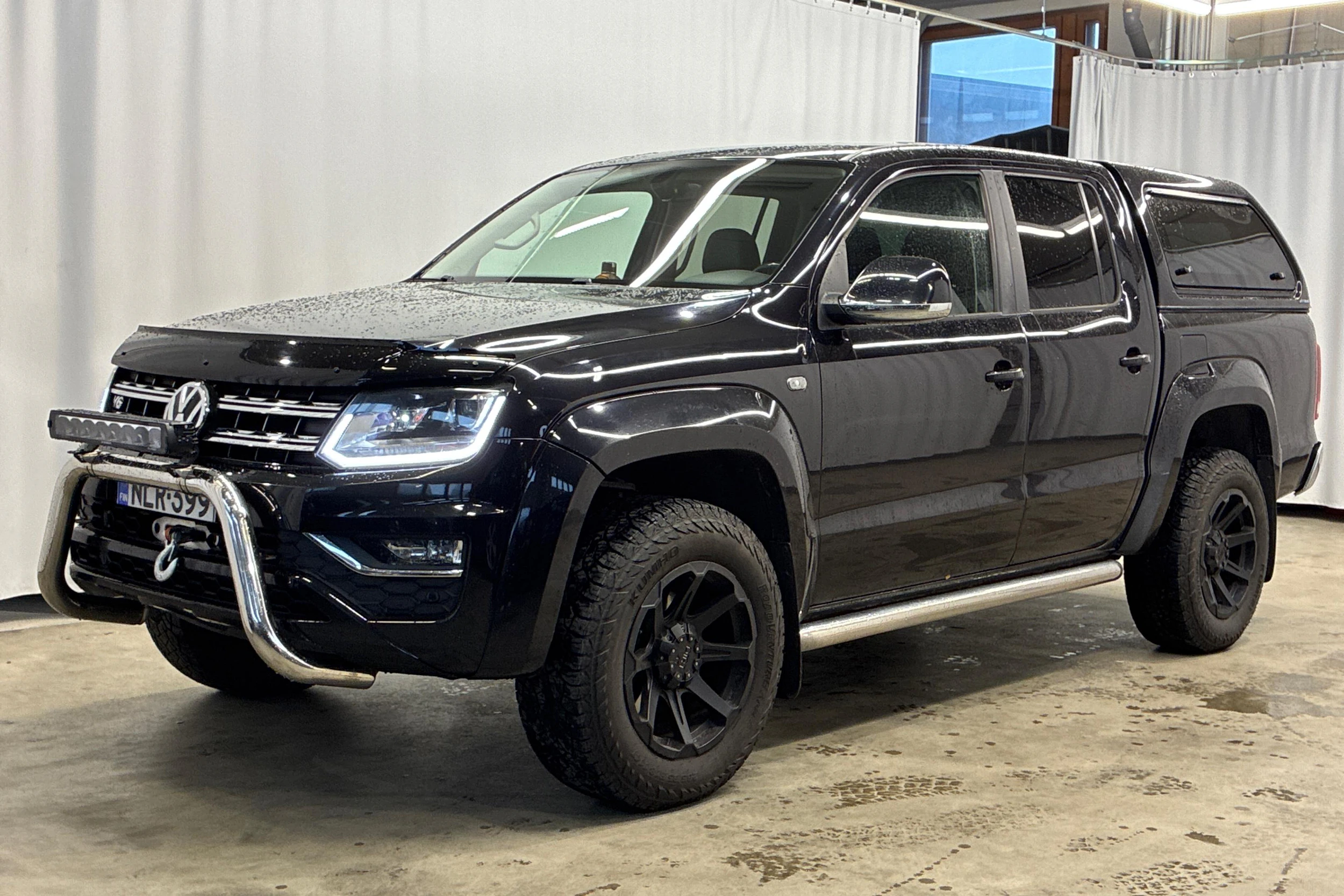 musta Volkswagen Amarok 2019 kuva 3.