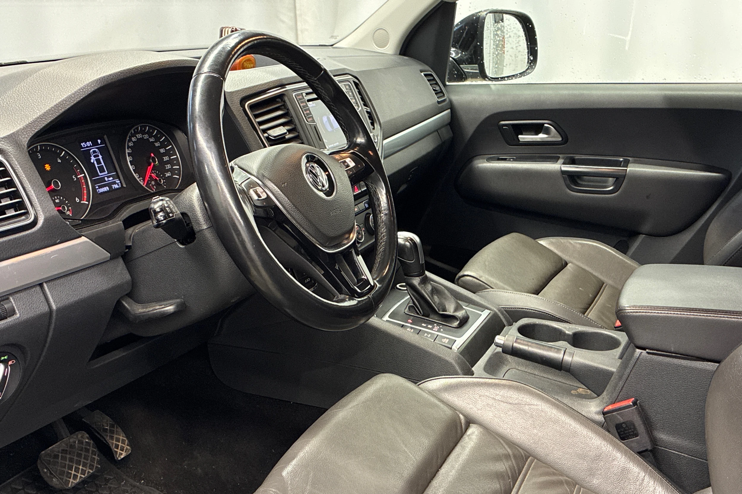 musta Volkswagen Amarok 2019 kuva 4.