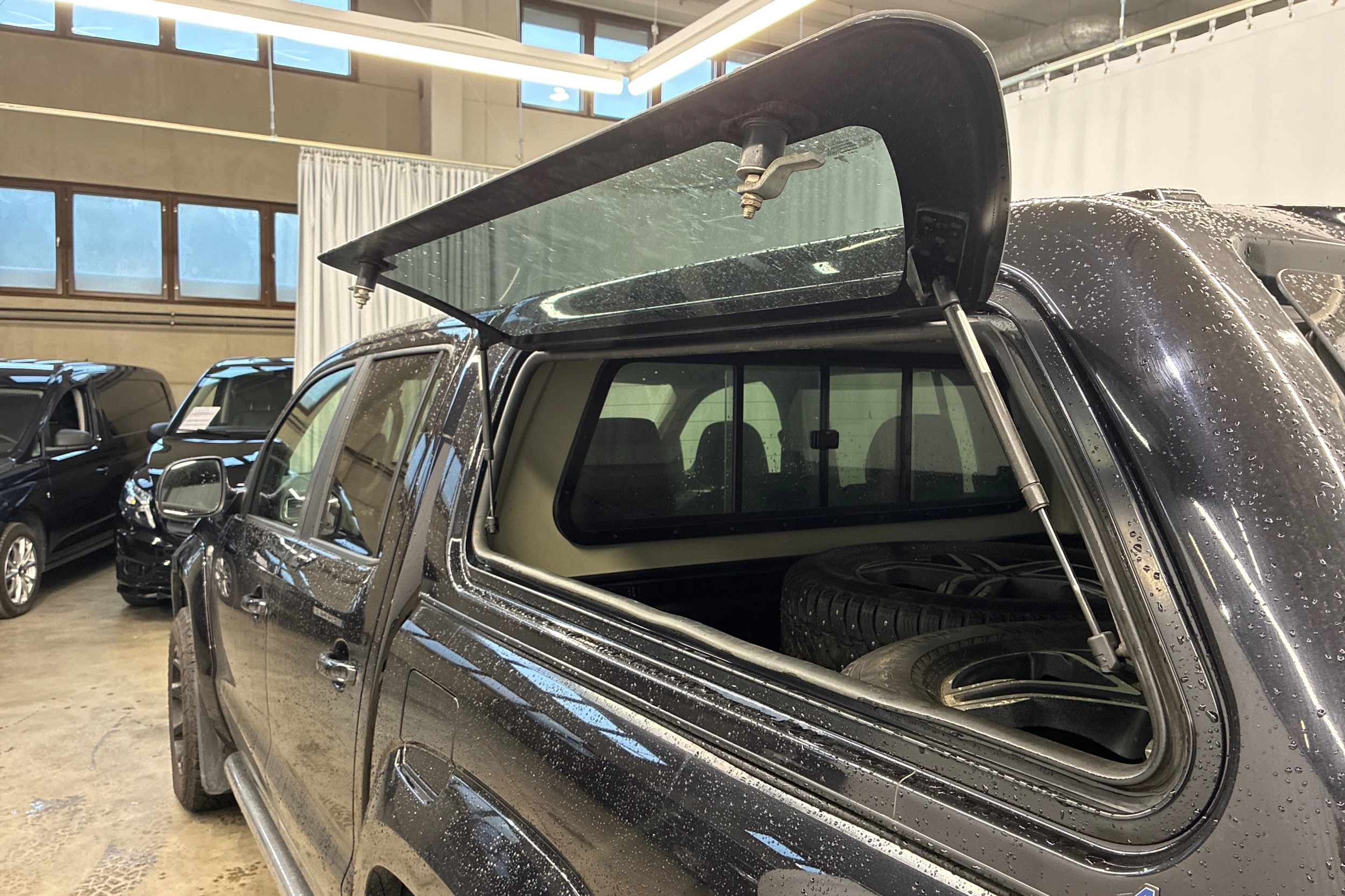 musta Volkswagen Amarok 2019 kuva 7.