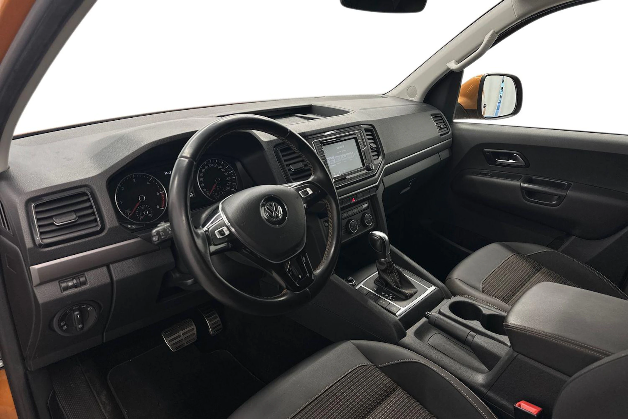 oranssi Volkswagen Amarok 2019 kuva 6.