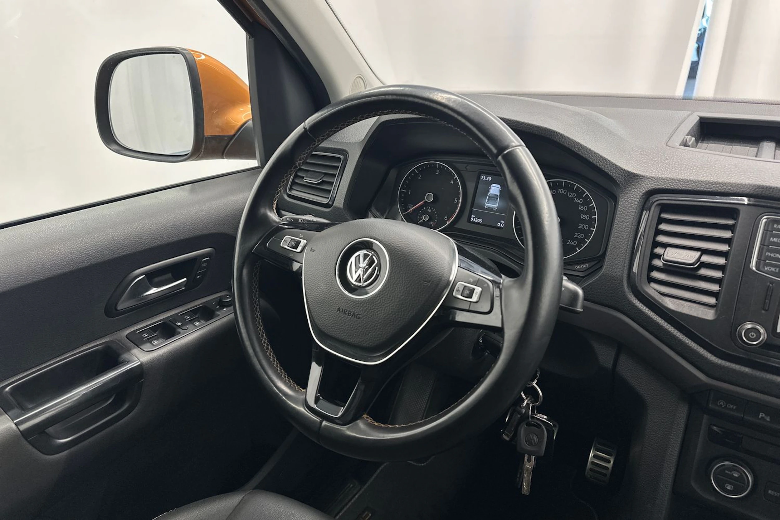 oranssi Volkswagen Amarok 2019 kuva 10.