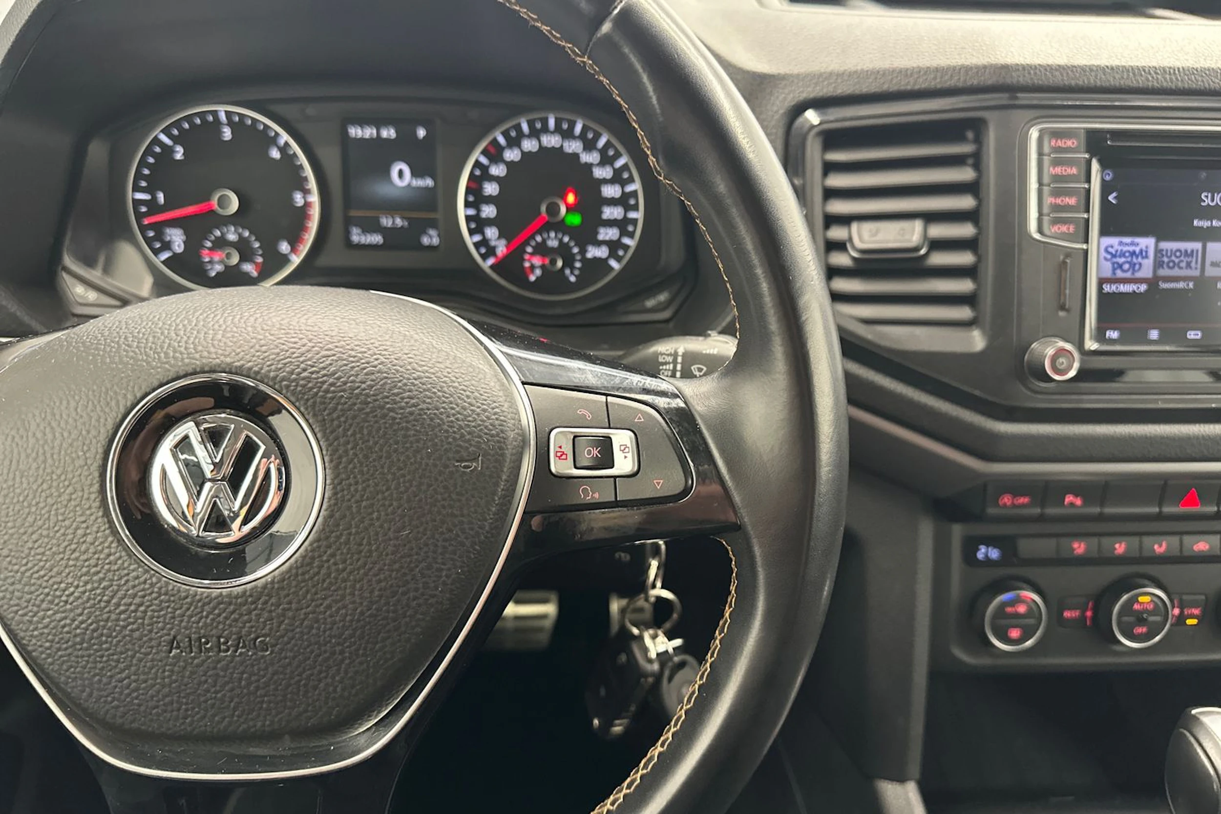 oranssi Volkswagen Amarok 2019 kuva 12.