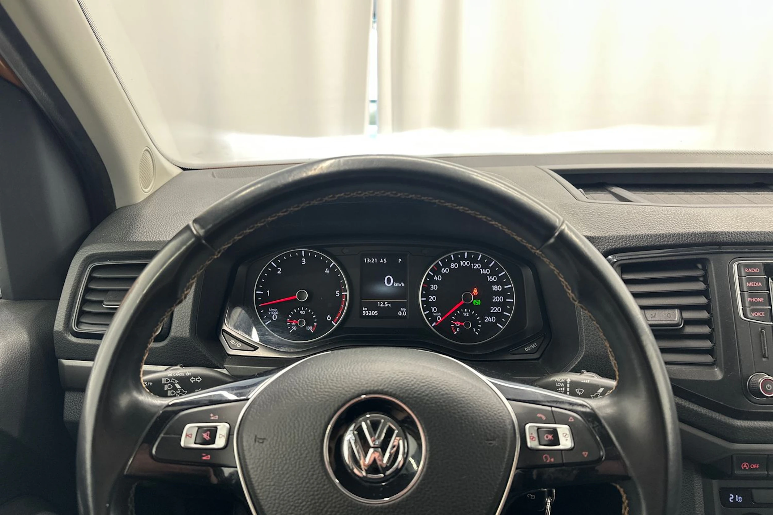 oranssi Volkswagen Amarok 2019 kuva 13.