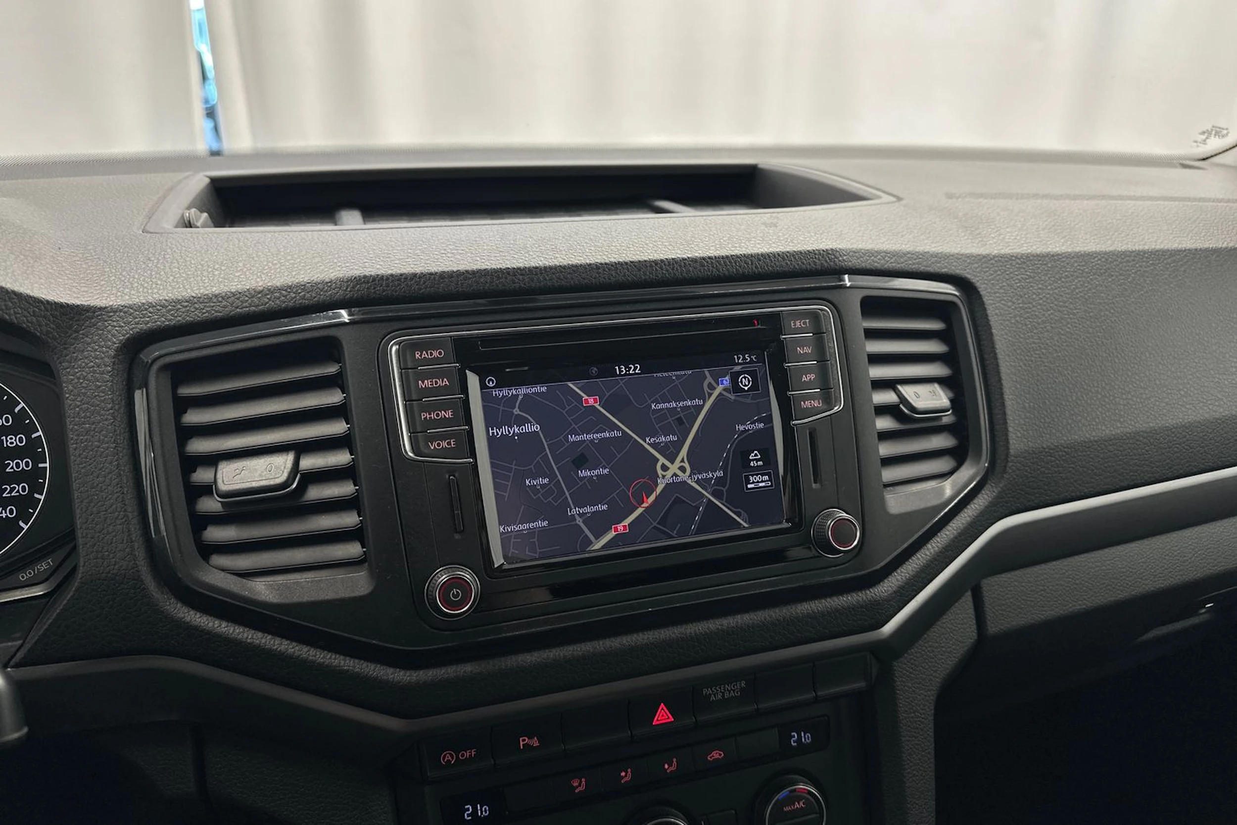 oranssi Volkswagen Amarok 2019 kuva 16.