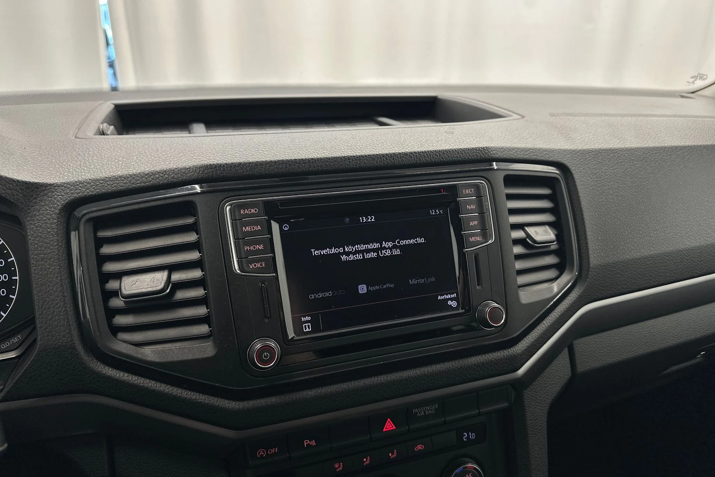 oranssi Volkswagen Amarok 2019 kuva 17.