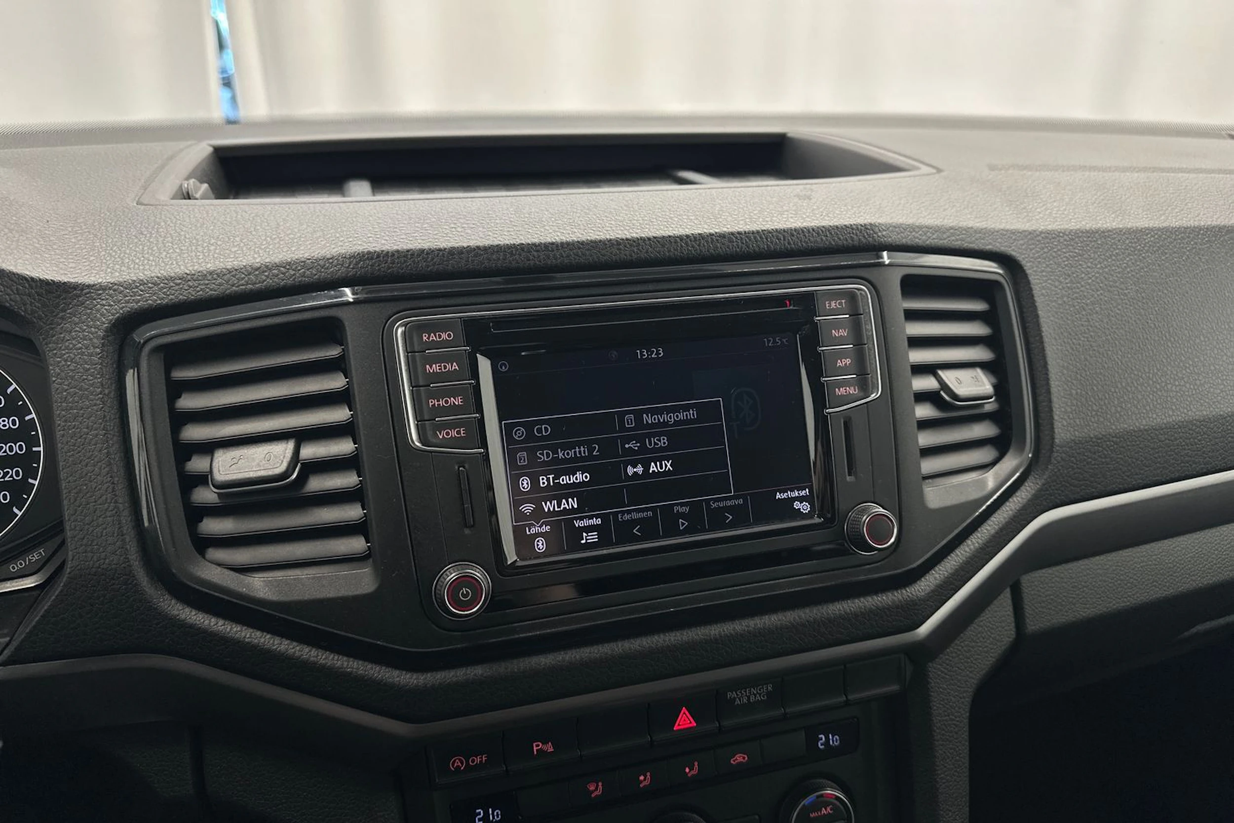 oranssi Volkswagen Amarok 2019 kuva 18.