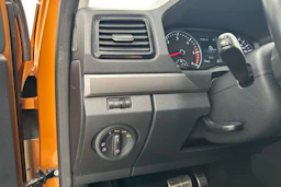 oranssi Volkswagen Amarok 2019 kuva 23.