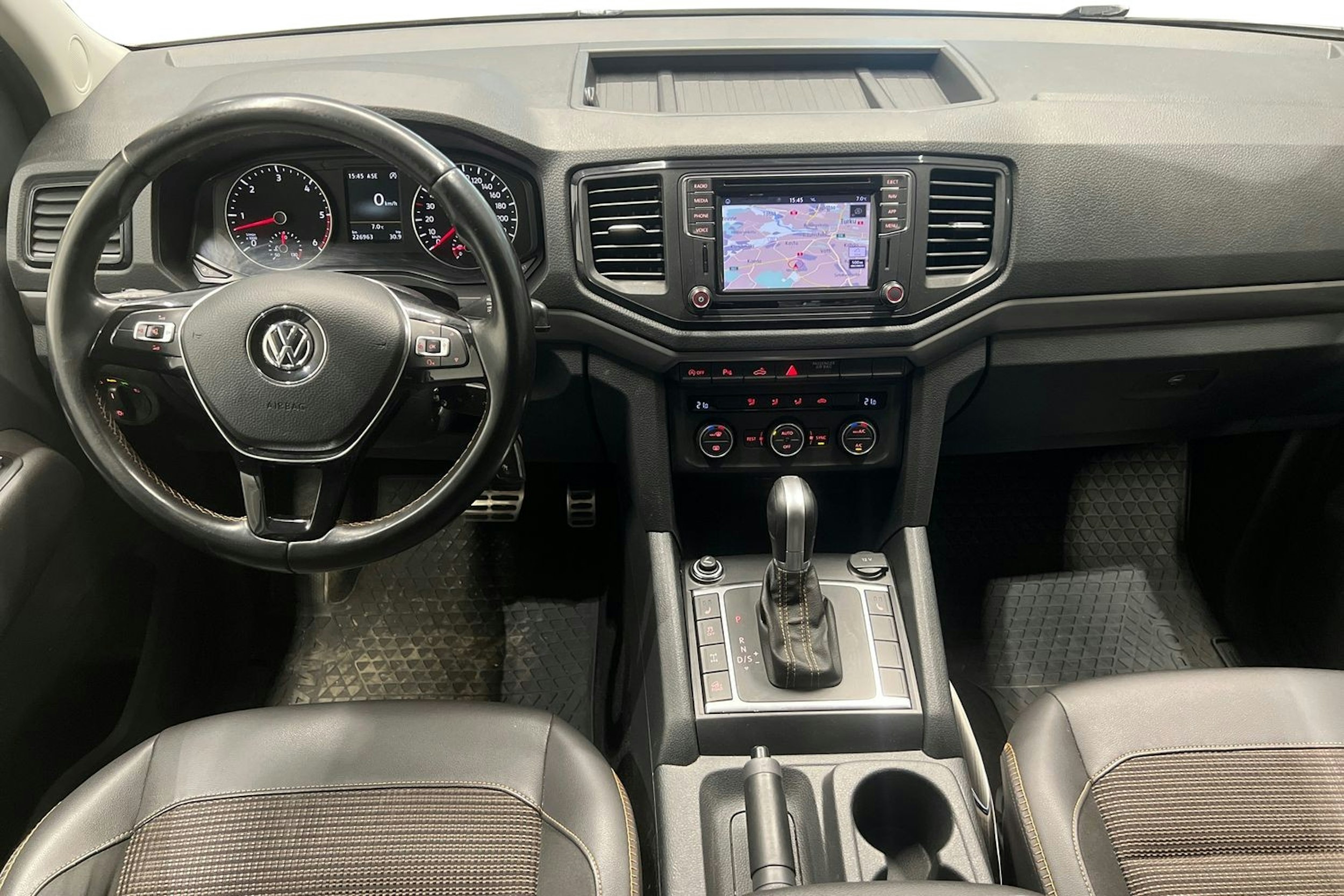valkoinen Volkswagen Amarok 2019 kuva 9.