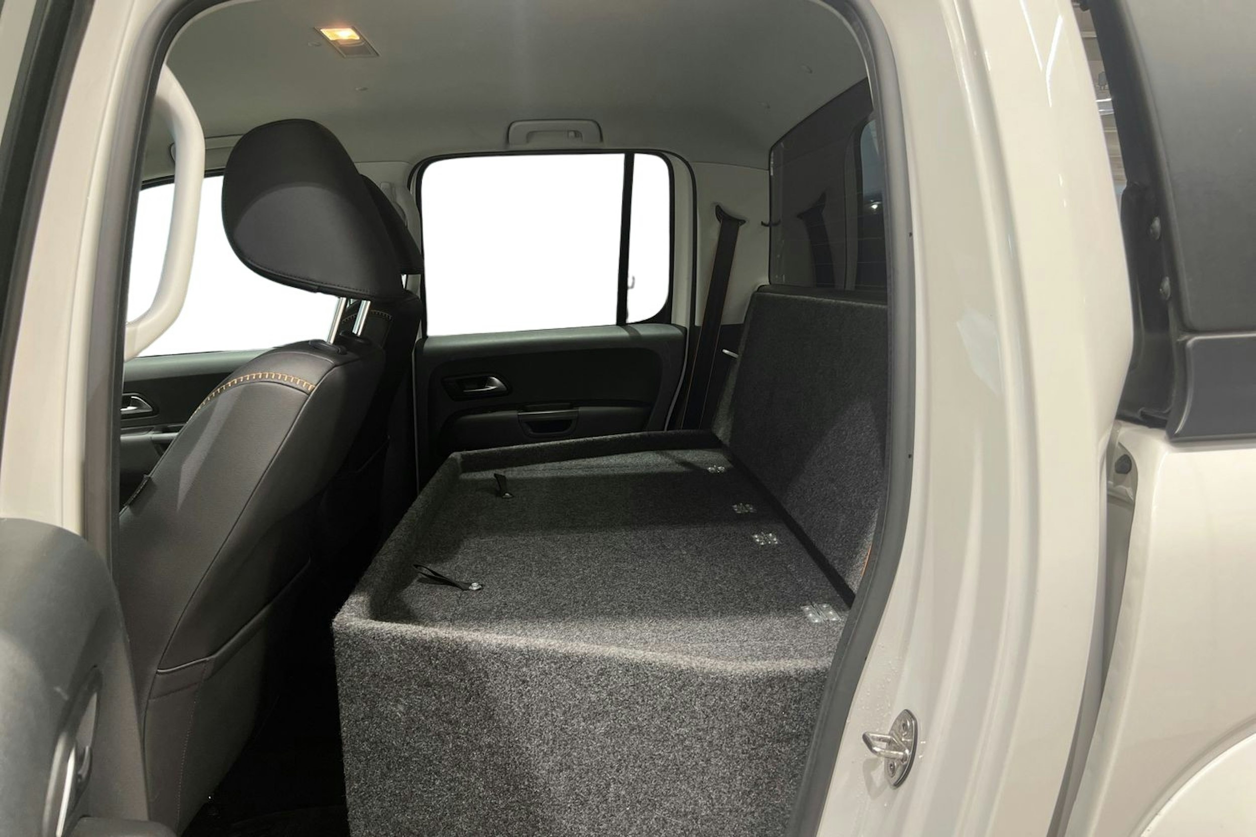 valkoinen Volkswagen Amarok 2019 kuva 10.