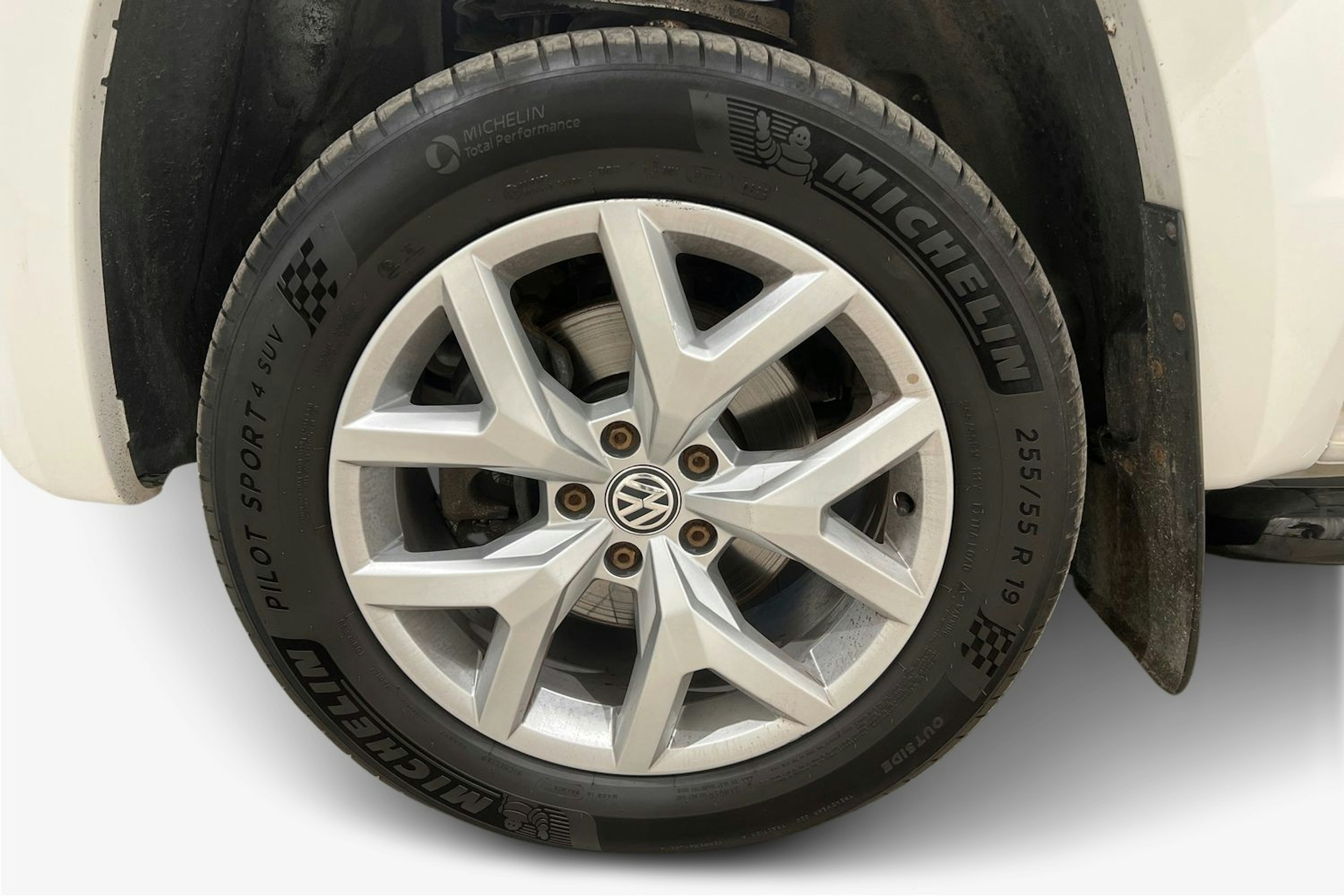 valkoinen Volkswagen Amarok 2019 kuva 11.