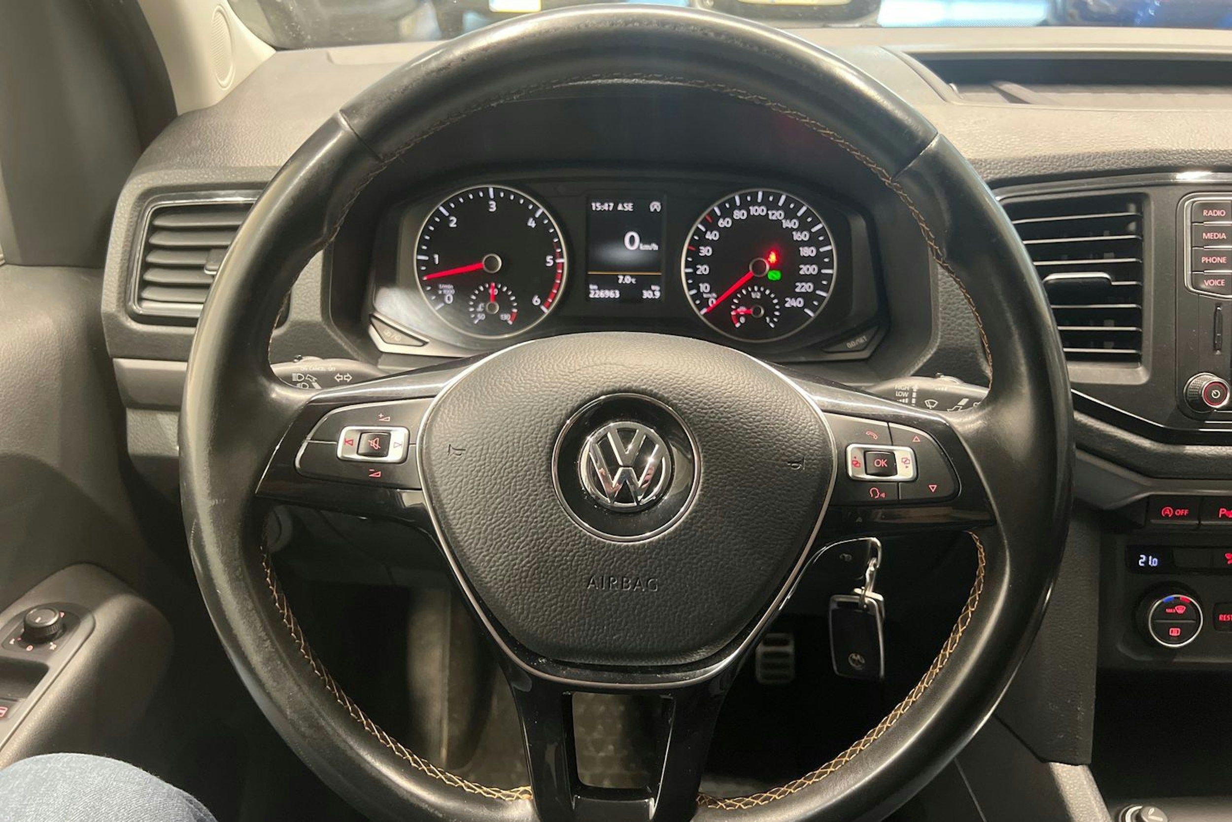 valkoinen Volkswagen Amarok 2019 kuva 13.