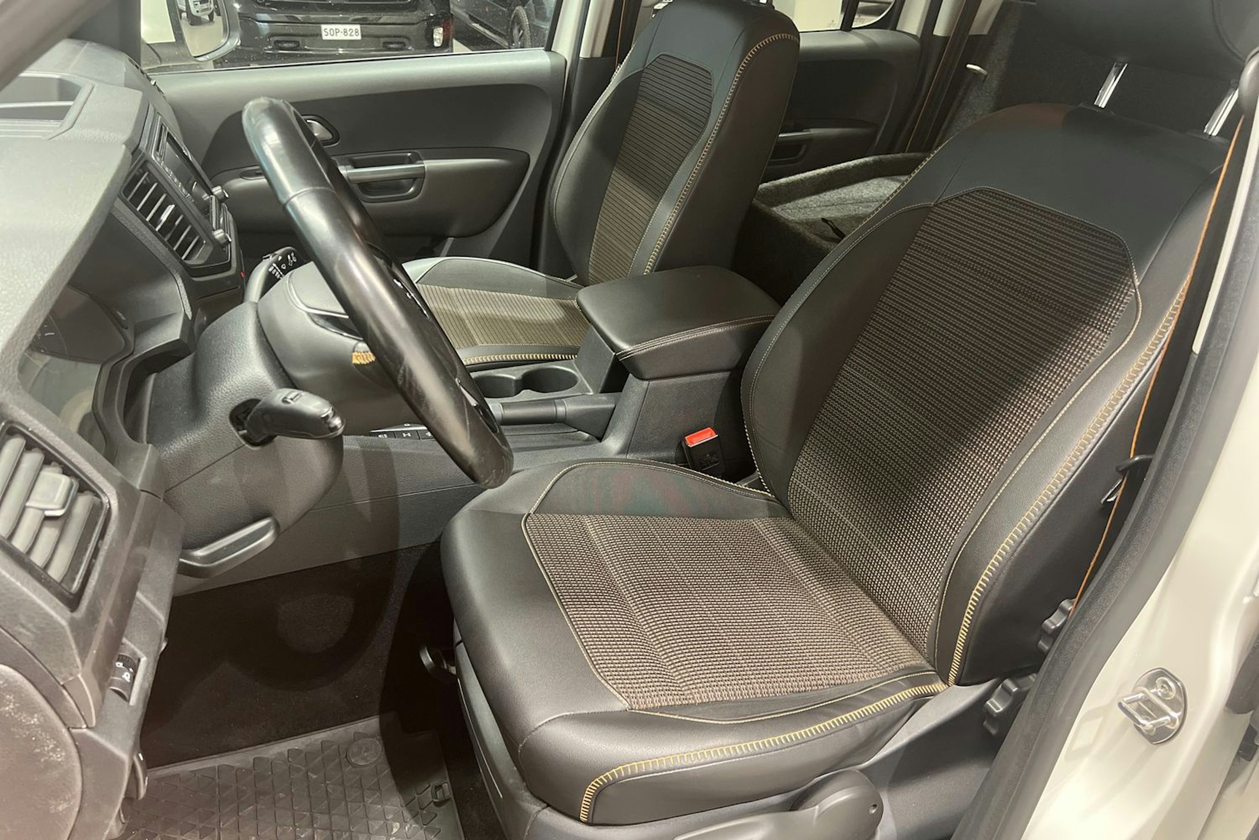 valkoinen Volkswagen Amarok 2019 kuva 17.