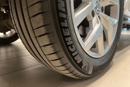 valkoinen Volkswagen Amarok 2019 kuva 19.