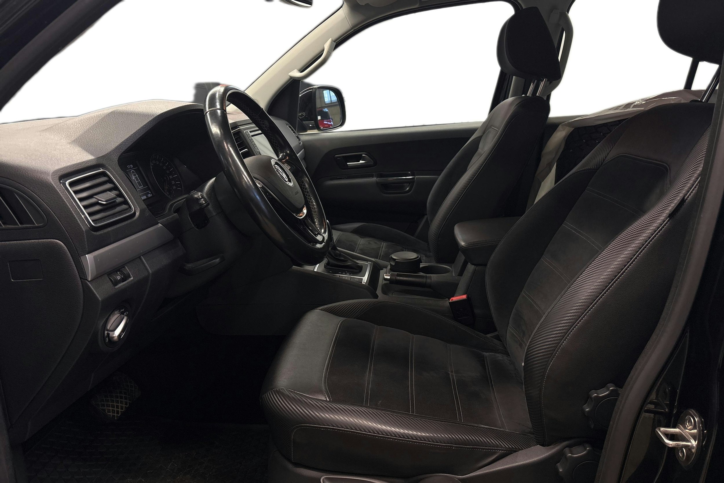 musta Volkswagen Amarok 2019 kuva 3.