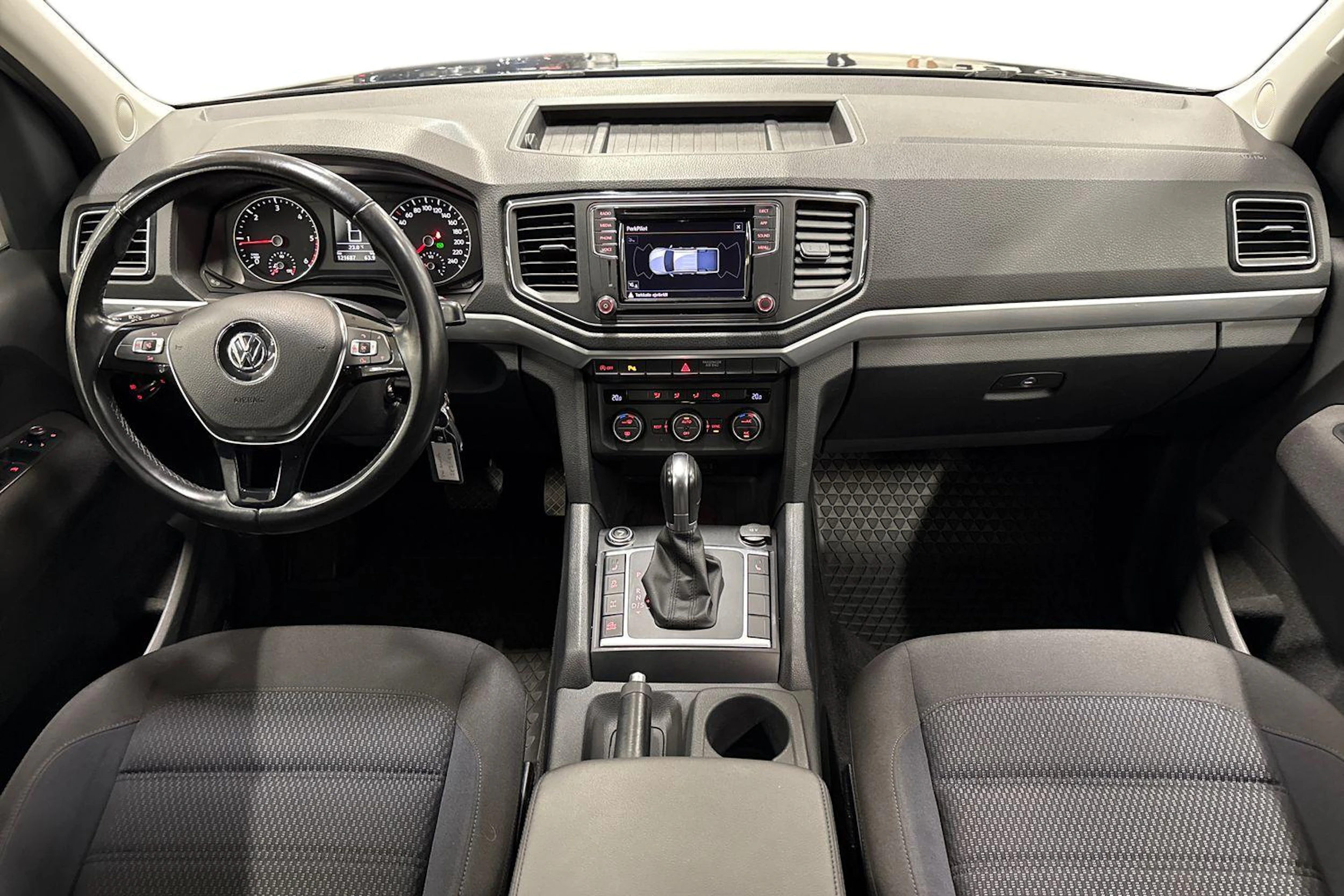 Sininen Volkswagen Amarok 2019 kuva 9.