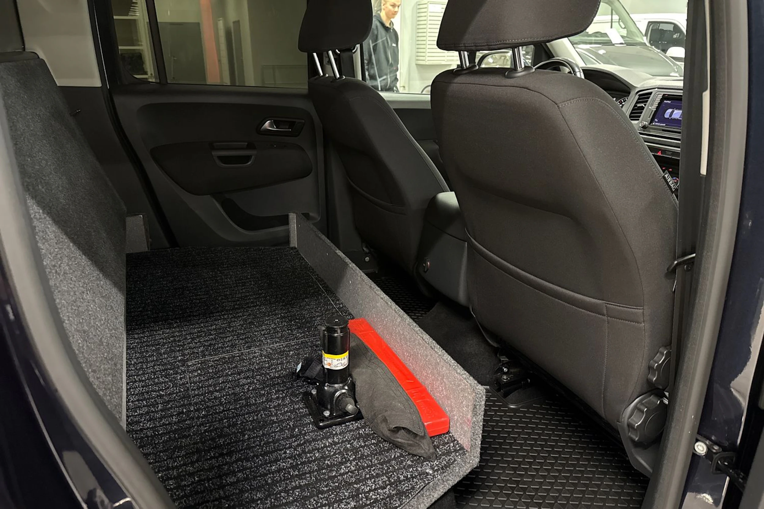 Sininen Volkswagen Amarok 2019 kuva 13.