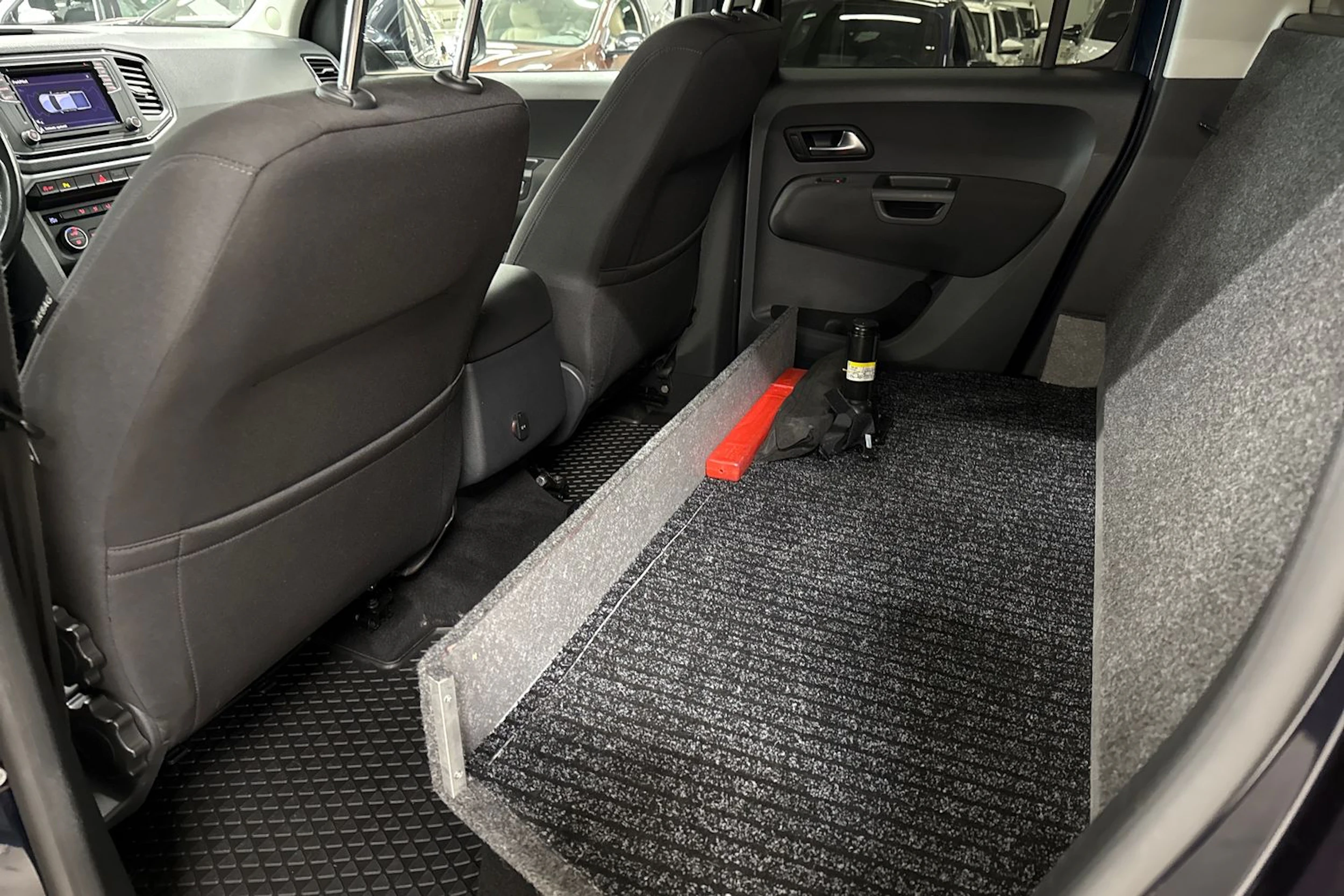 Sininen Volkswagen Amarok 2019 kuva 15.