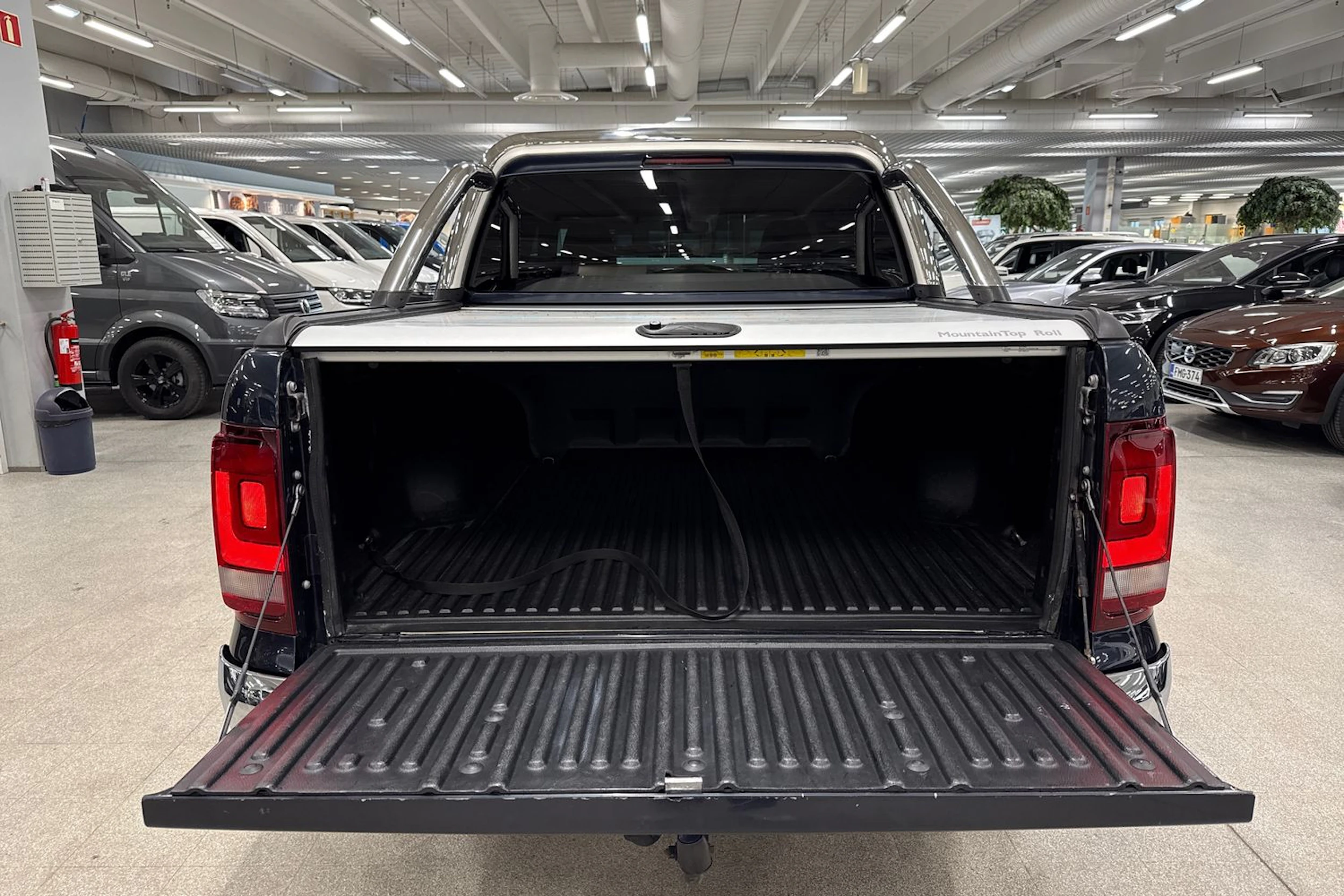 Sininen Volkswagen Amarok 2019 kuva 16.