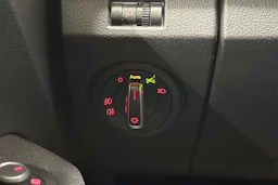 Sininen Volkswagen Amarok 2019 kuva 19.