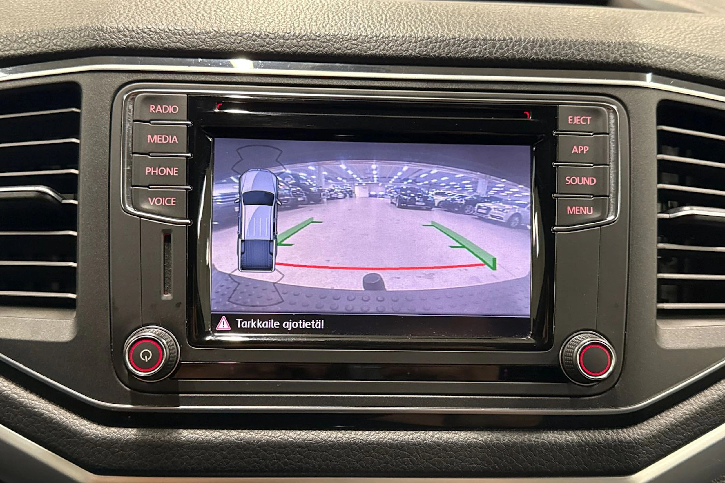 Sininen Volkswagen Amarok 2019 kuva 24.