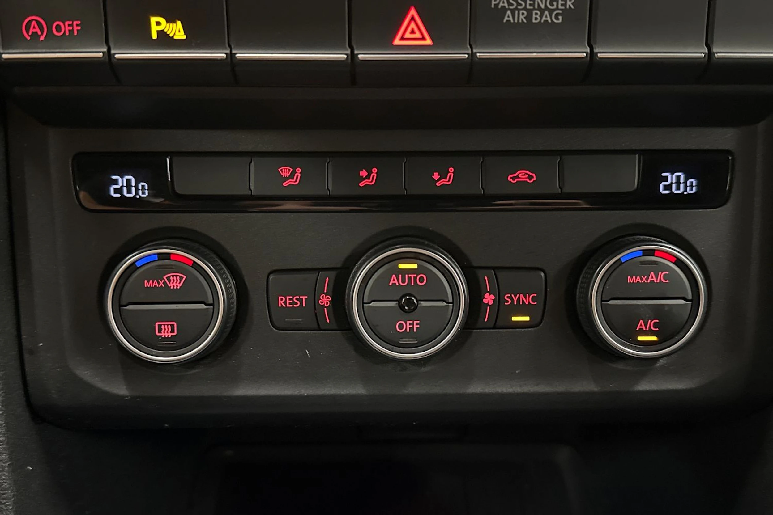 Sininen Volkswagen Amarok 2019 kuva 28.
