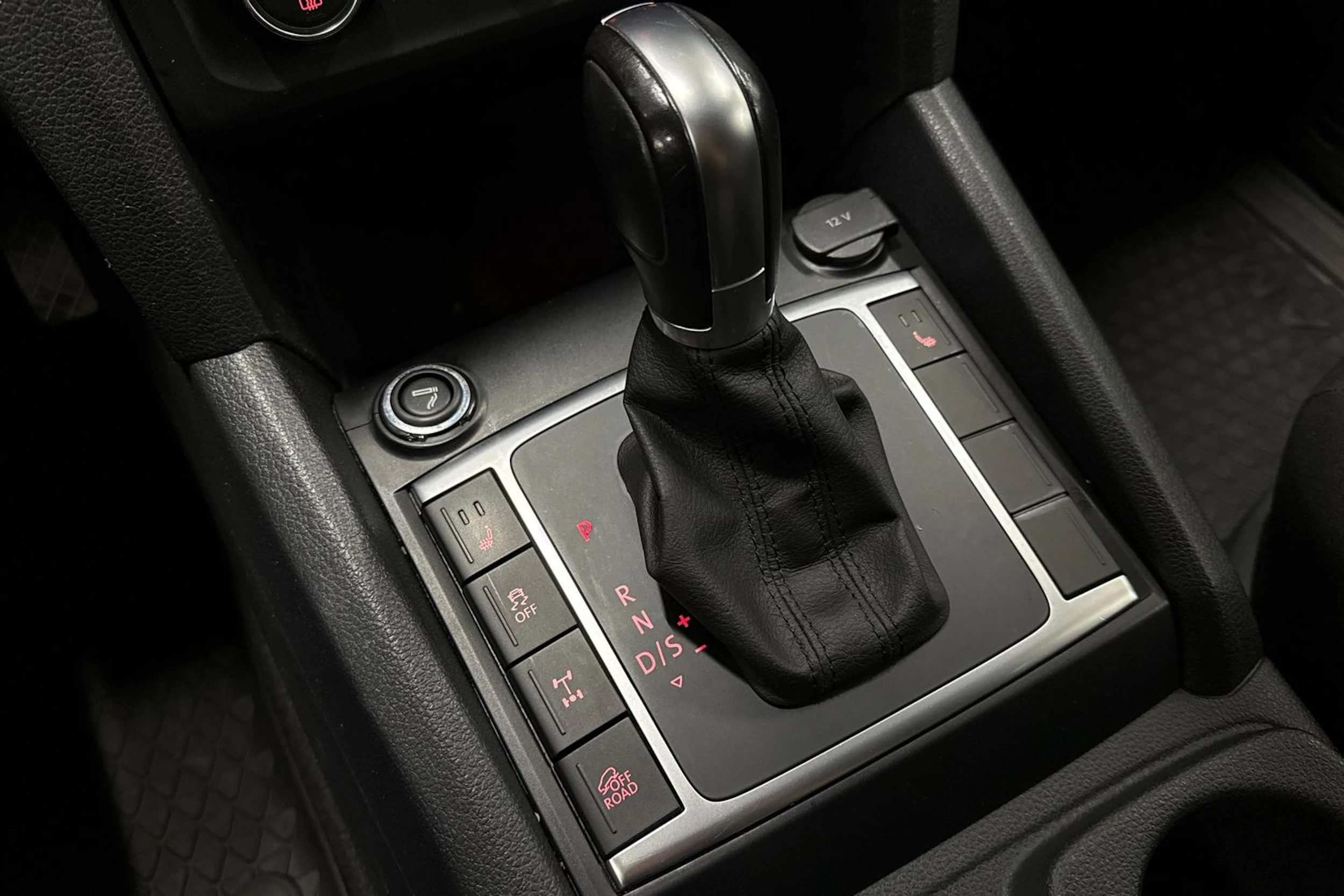 Sininen Volkswagen Amarok 2019 kuva 29.