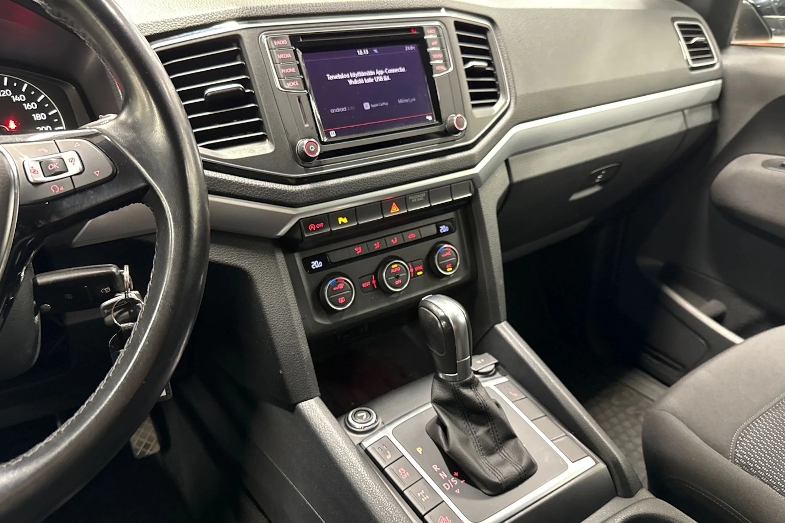 Sininen Volkswagen Amarok 2019 kuva 30.