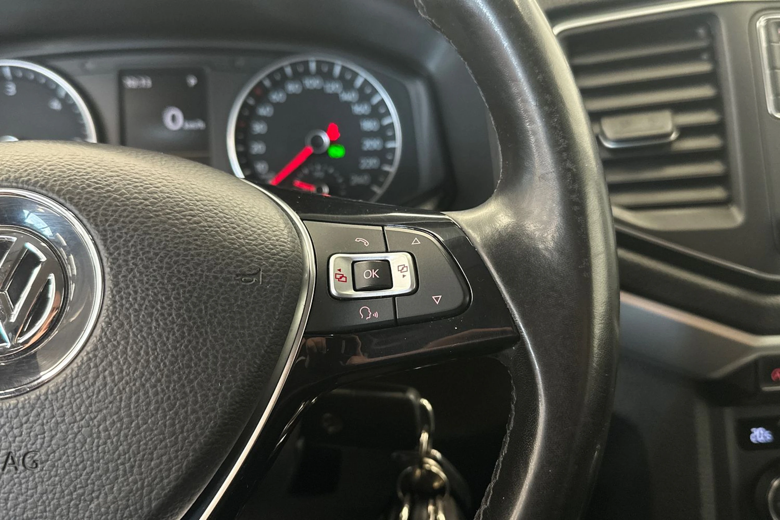 musta Volkswagen Amarok 2019 kuva 13.