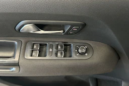 musta Volkswagen Amarok 2019 kuva 14.