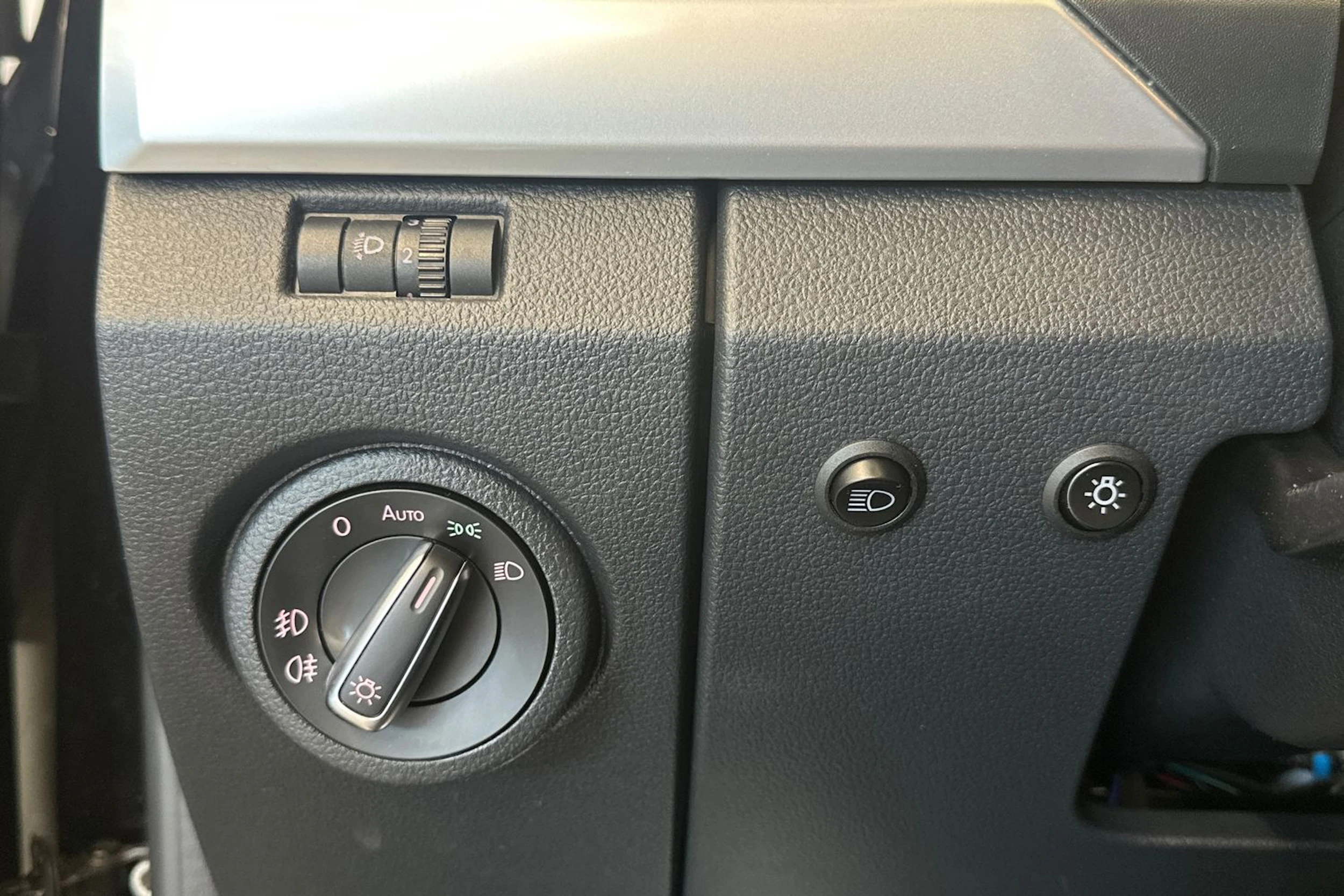 musta Volkswagen Amarok 2019 kuva 15.