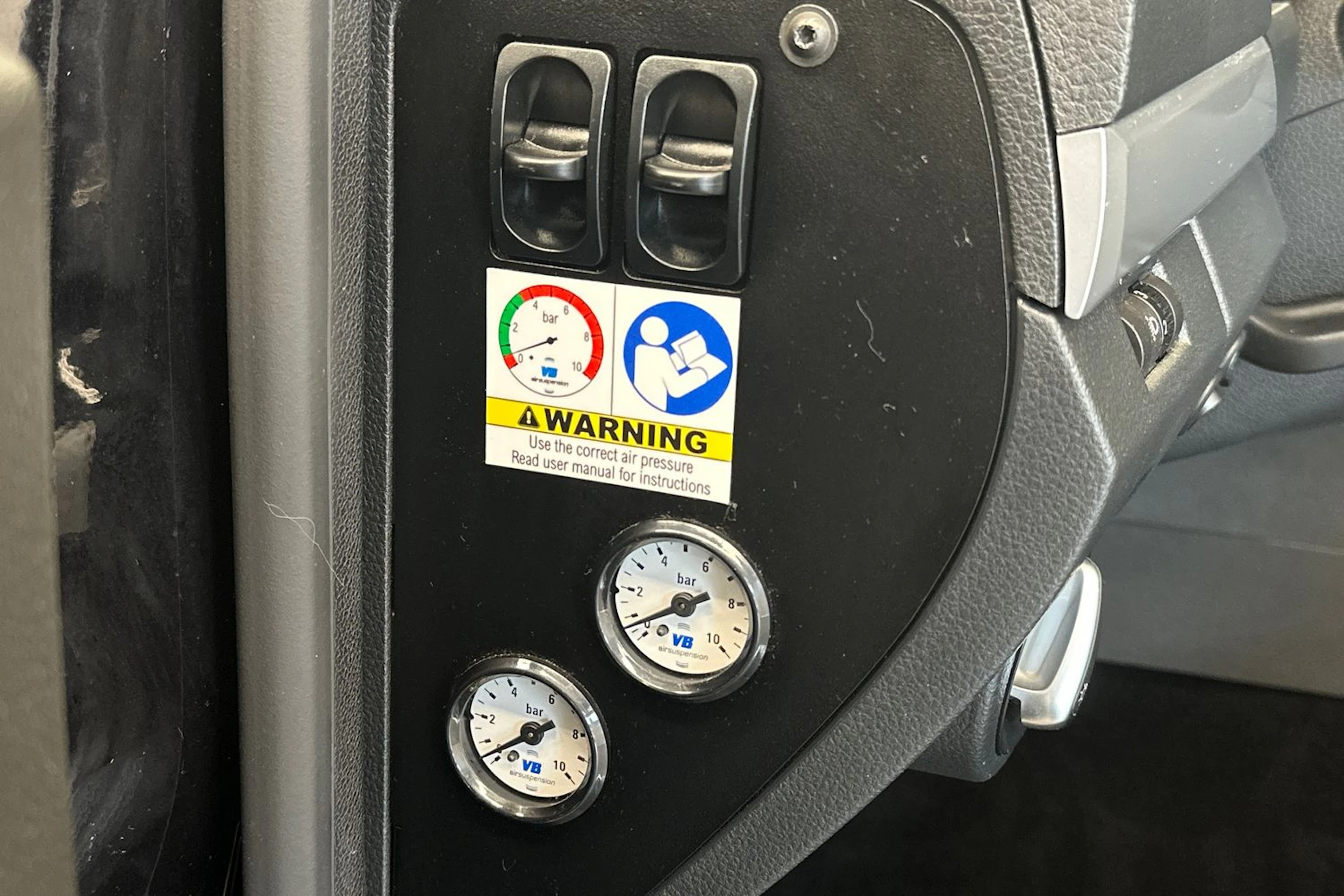 musta Volkswagen Amarok 2019 kuva 21.