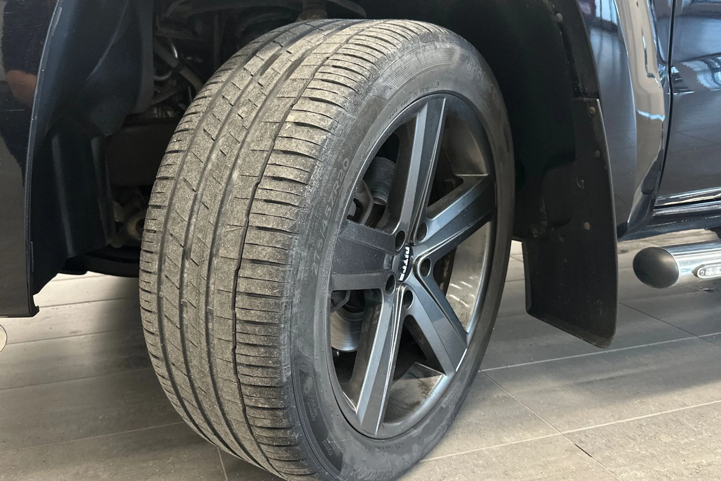 musta Volkswagen Amarok 2019 kuva 22.