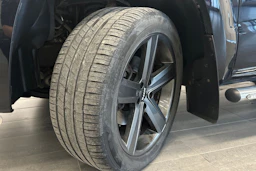musta Volkswagen Amarok 2019 kuva 22.
