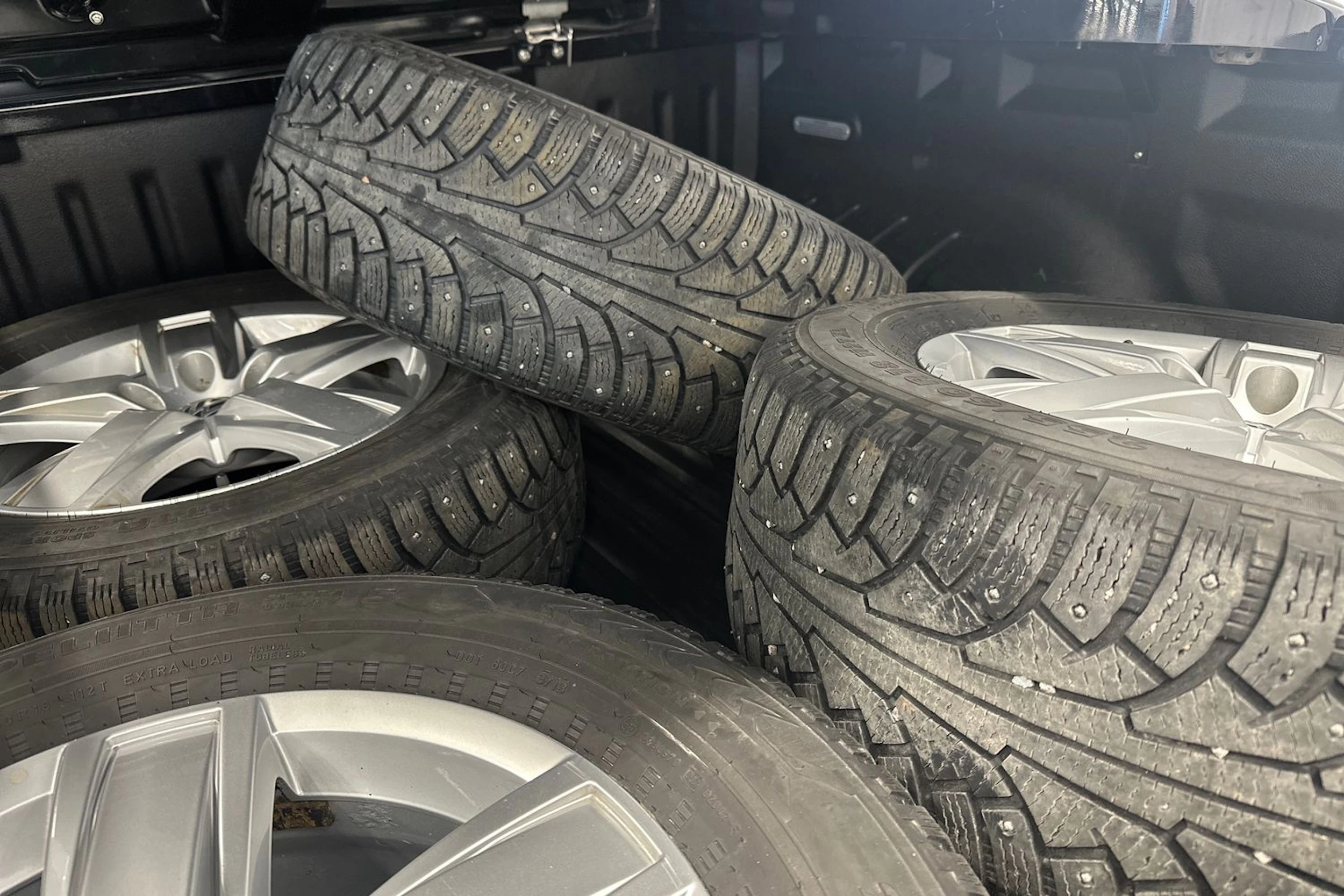 musta Volkswagen Amarok 2019 kuva 23.