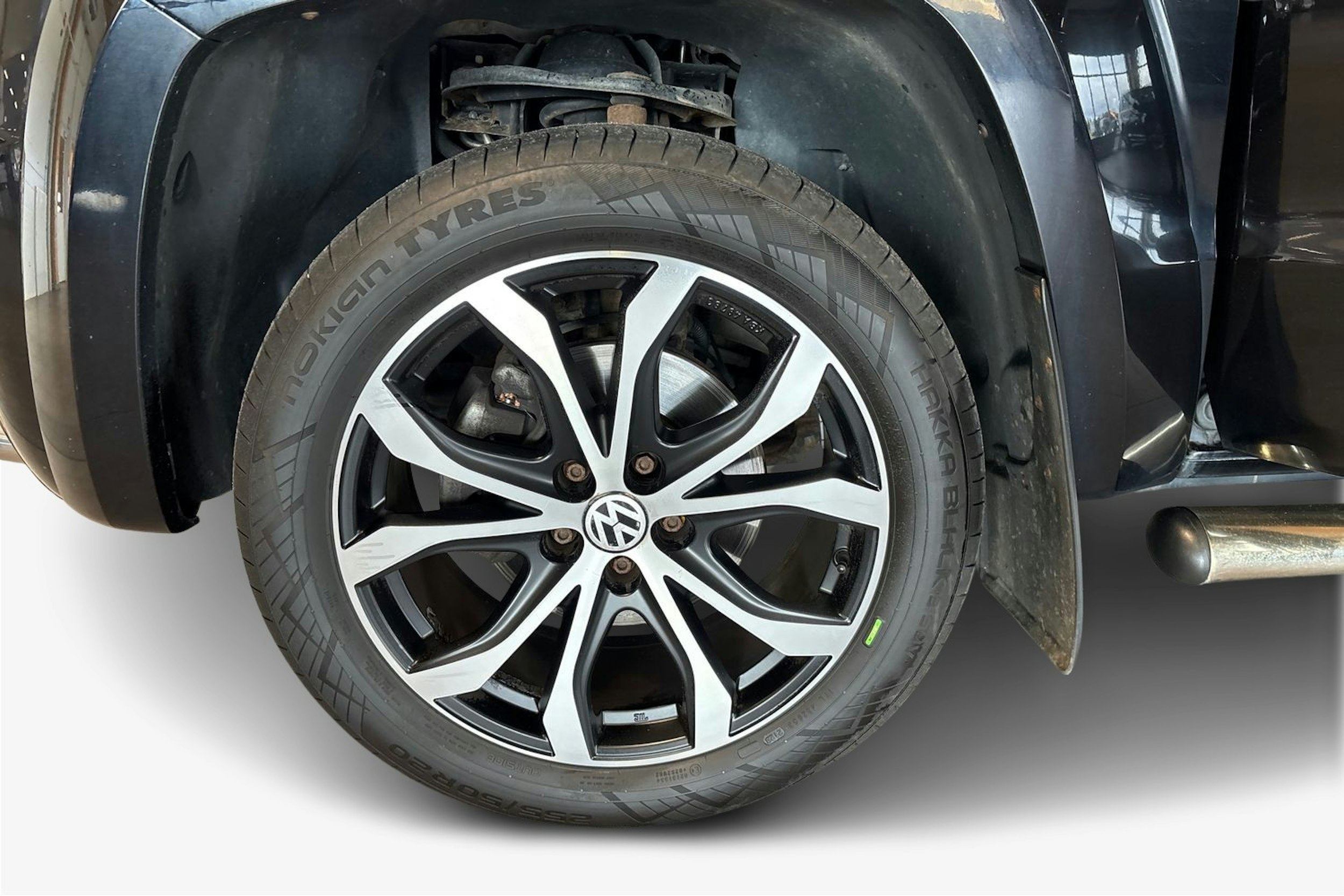 musta Volkswagen Amarok 2019 kuva 11.