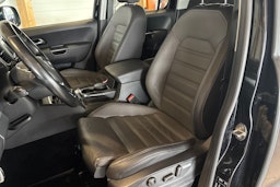 musta Volkswagen Amarok 2019 kuva 21.