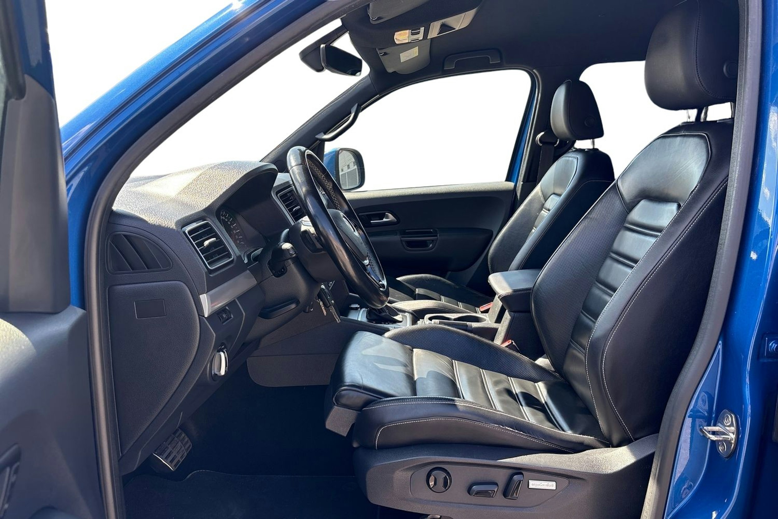 sininen Volkswagen Amarok 2019 kuva 3.