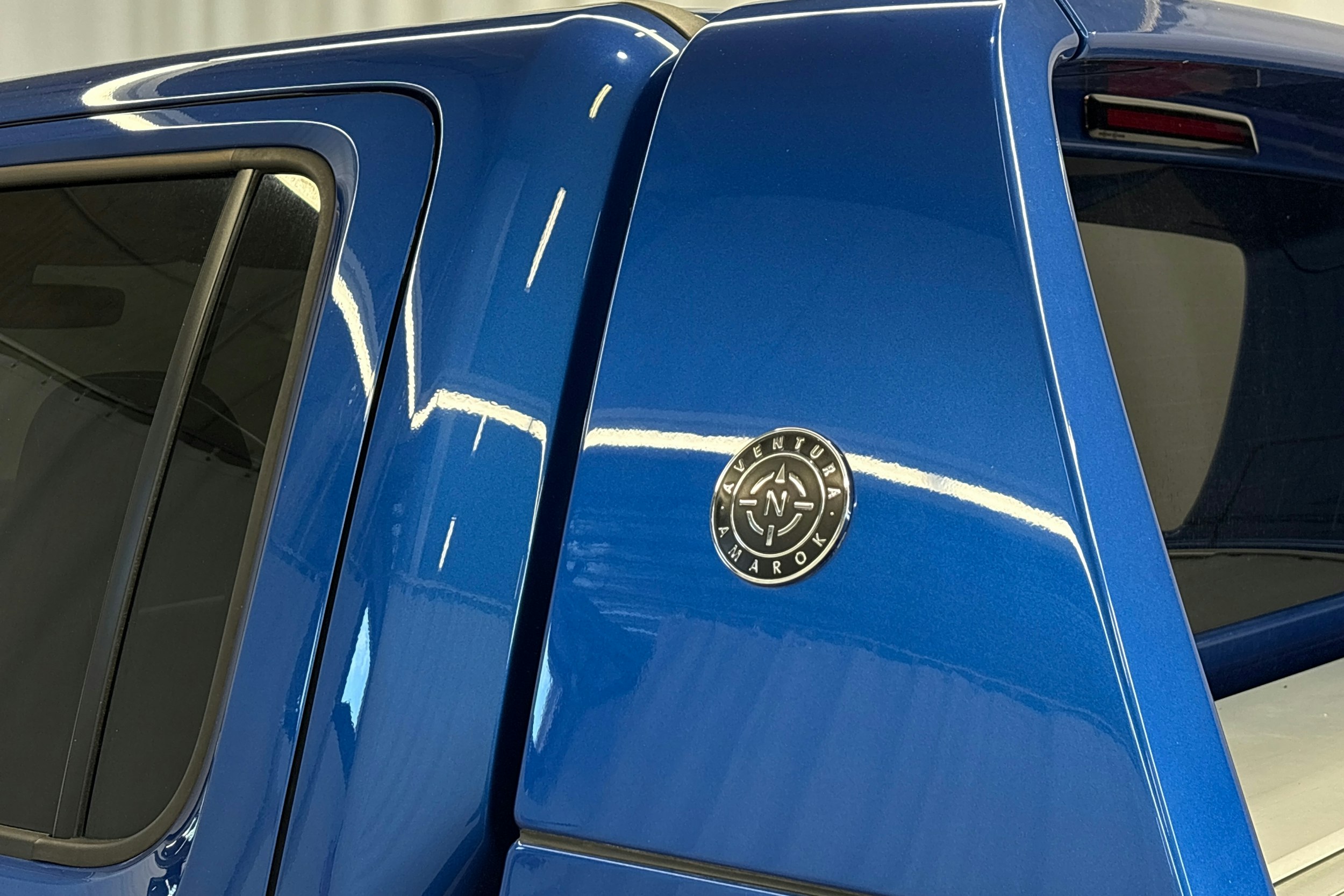 sininen Volkswagen Amarok 2019 kuva 10.