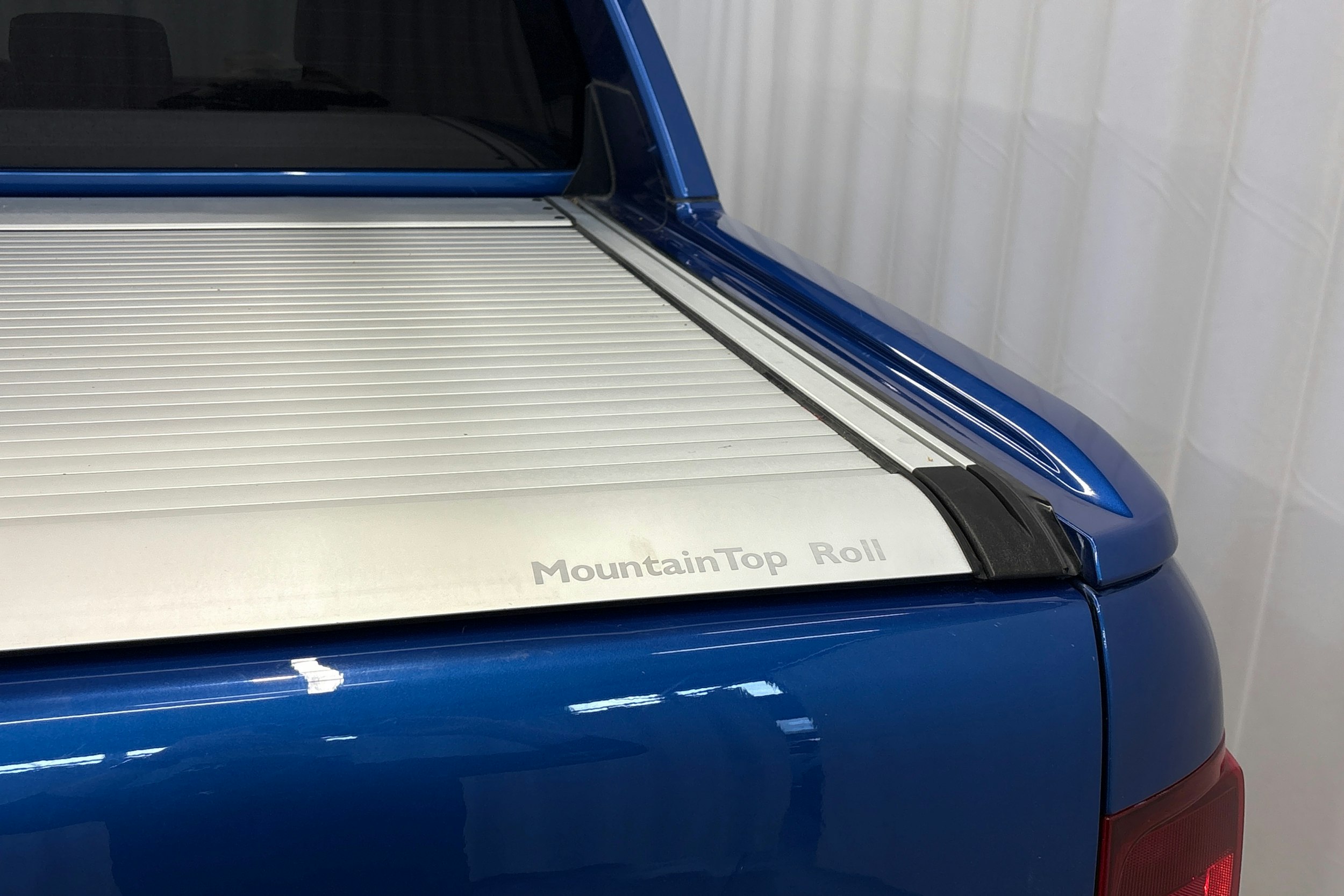 sininen Volkswagen Amarok 2019 kuva 11.