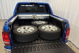 sininen Volkswagen Amarok 2019 kuva 12.
