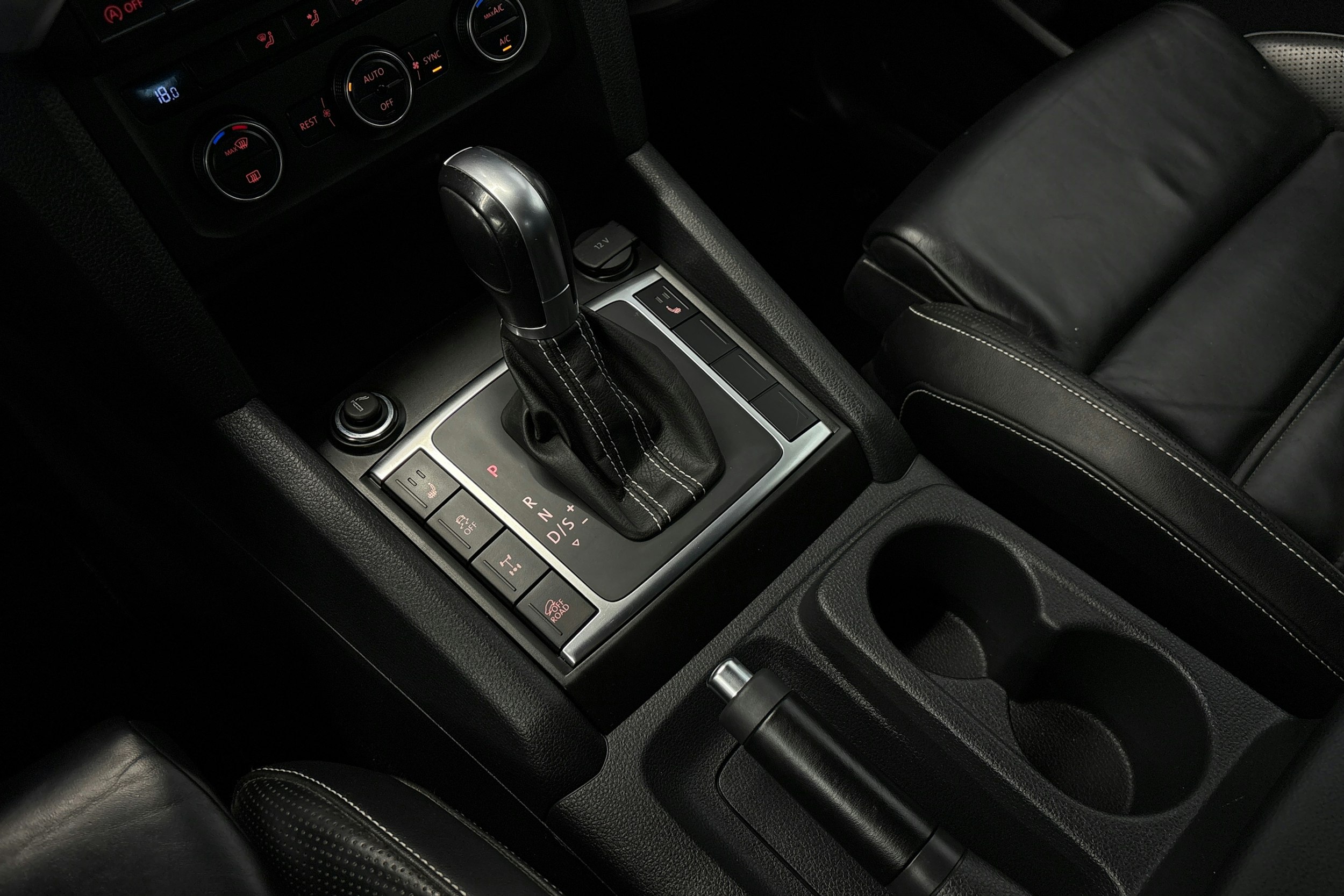 sininen Volkswagen Amarok 2019 kuva 14.