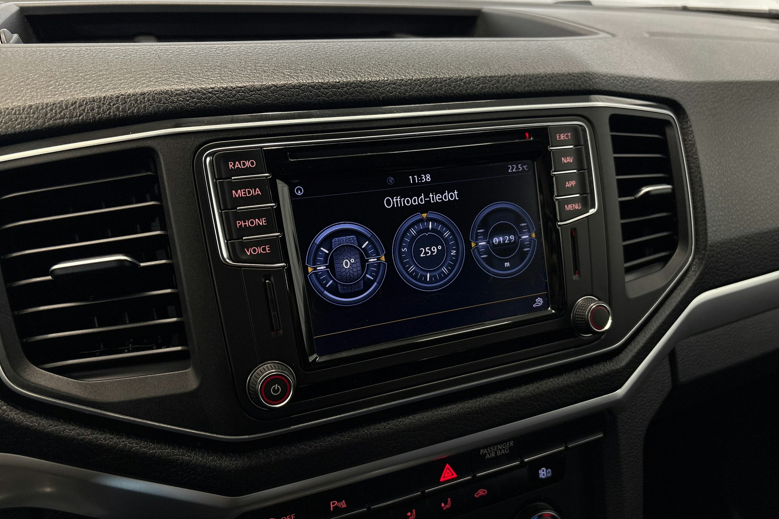 sininen Volkswagen Amarok 2019 kuva 18.